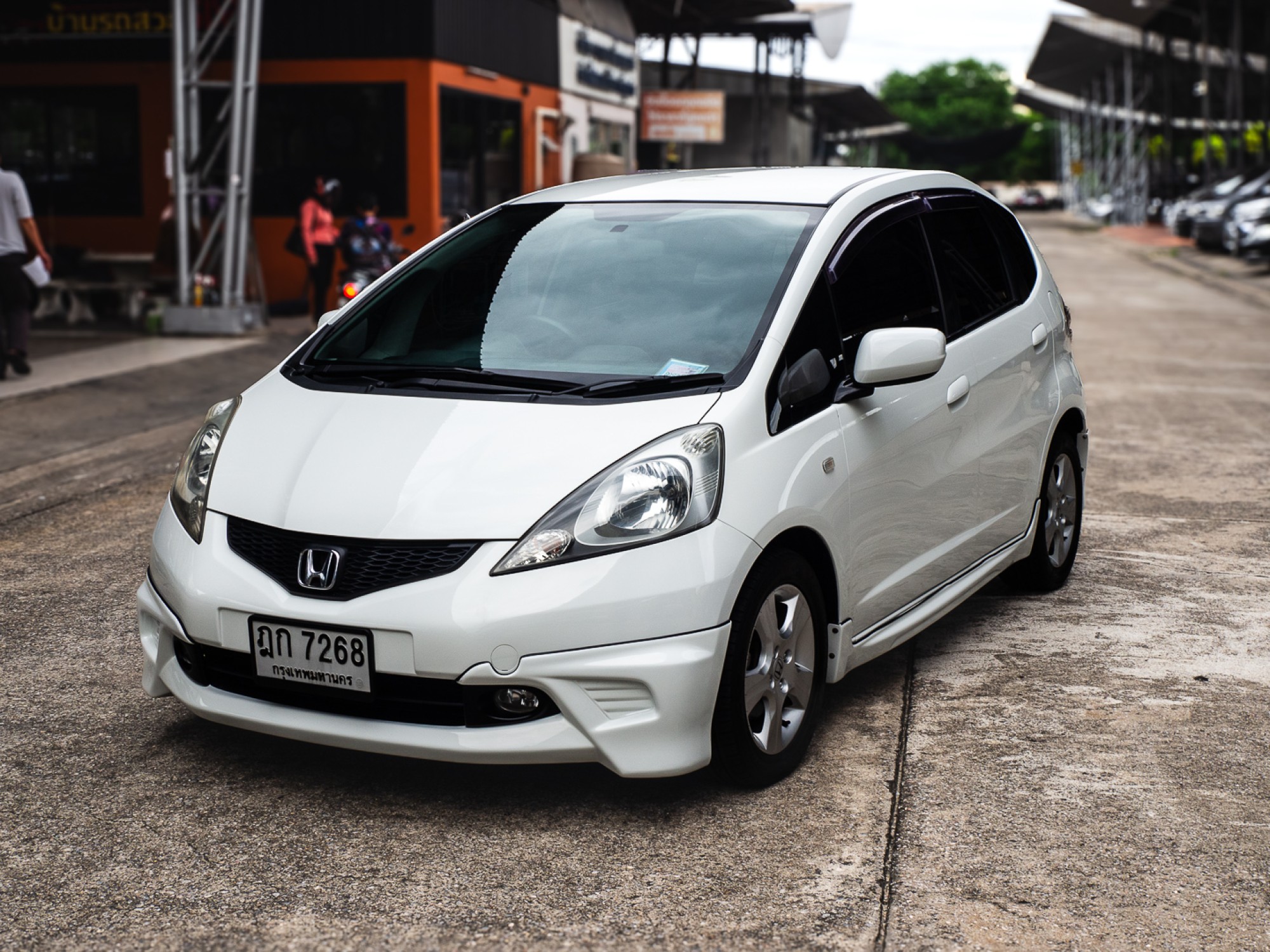 2008 Honda Jazz GE สีขาว (รูปที่ 3)