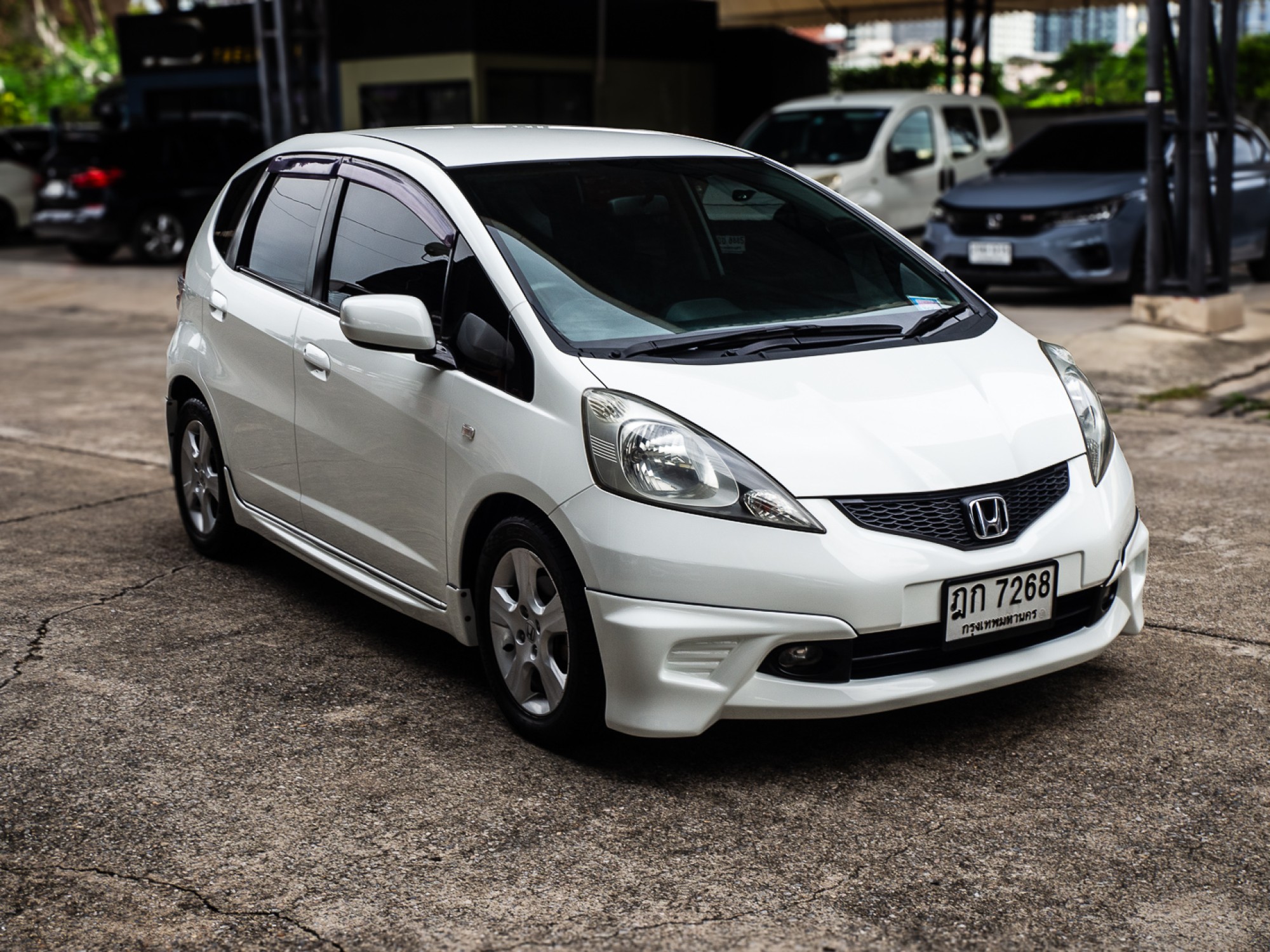 2008 Honda Jazz GE สีขาว (รูปที่ 2)
