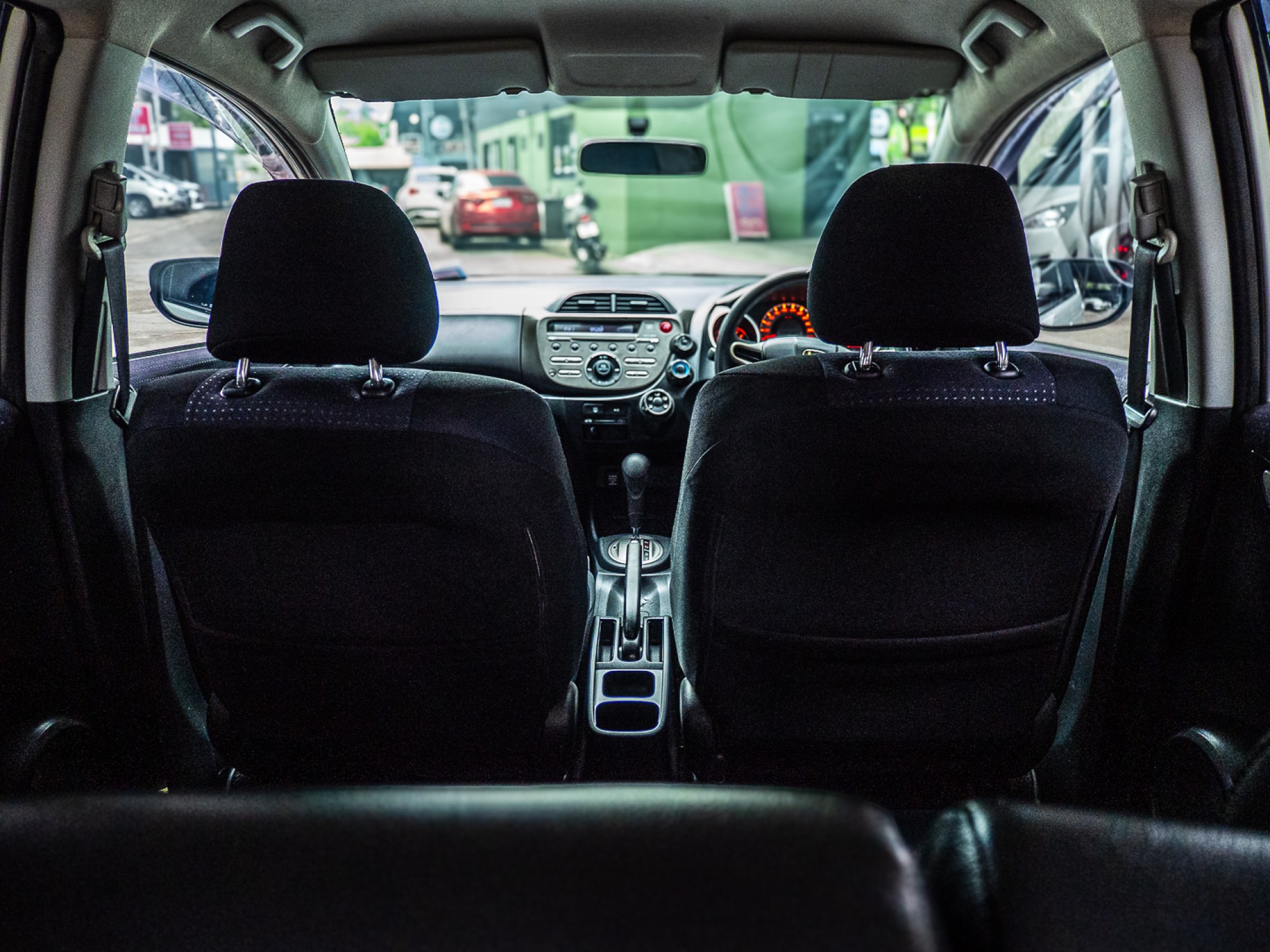 2008 Honda Jazz GE สีขาว (รูปที่ 14)