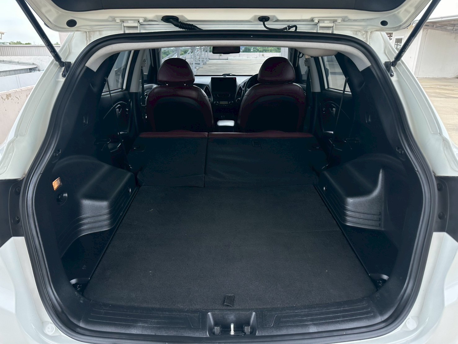 2010 Hyundai Tucson สีขาว (รูปที่ 18)