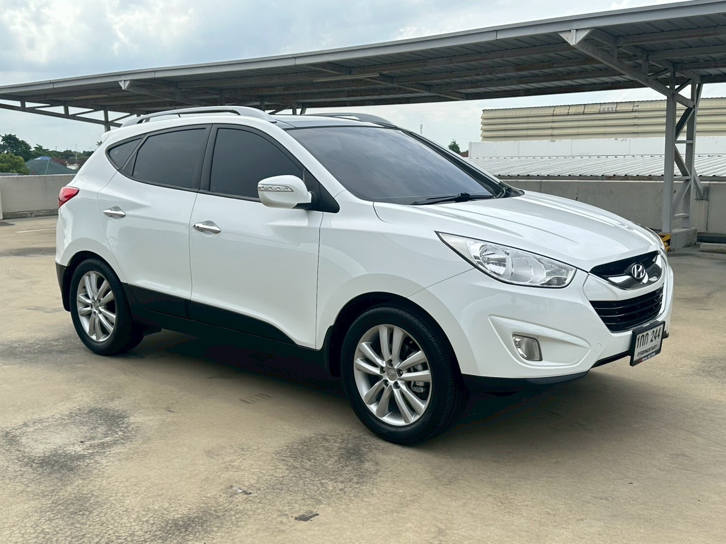 2010 Hyundai Tucson สีขาว (รูปที่ 3)