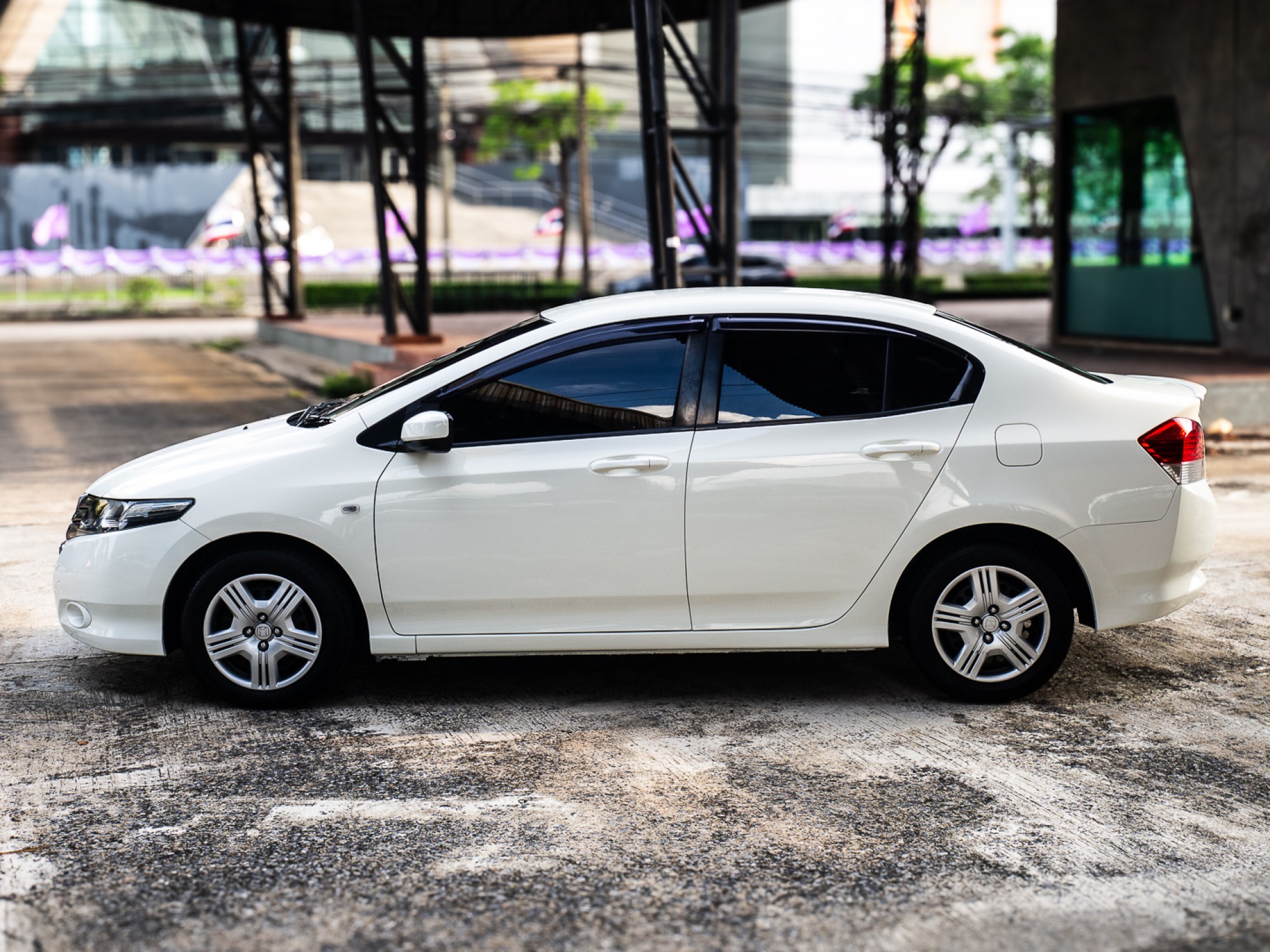 2010 Honda City สีขาว (รูปที่ 4)
