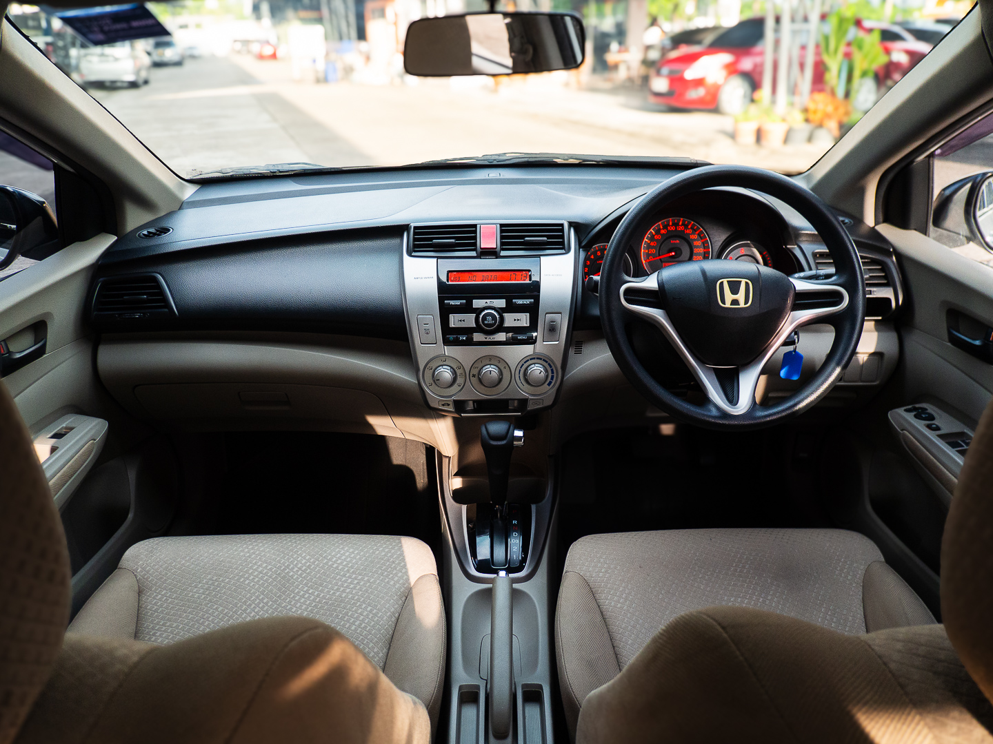 2010 Honda City สีขาว (รูปที่ 10)