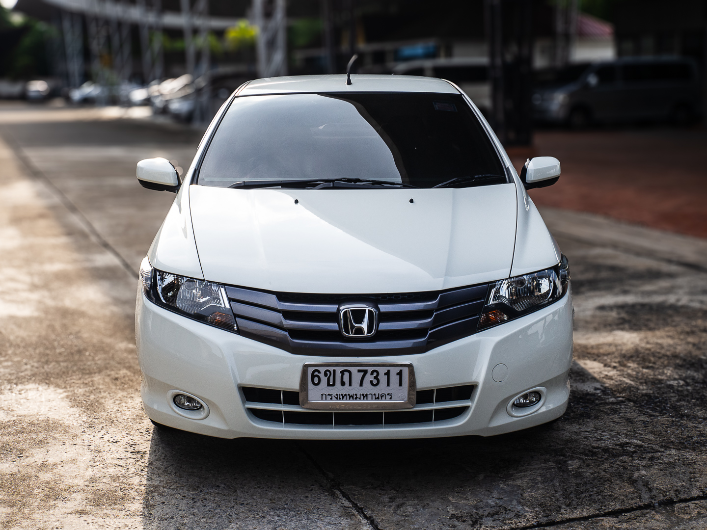 2010 Honda City สีขาว (รูปที่ 2)