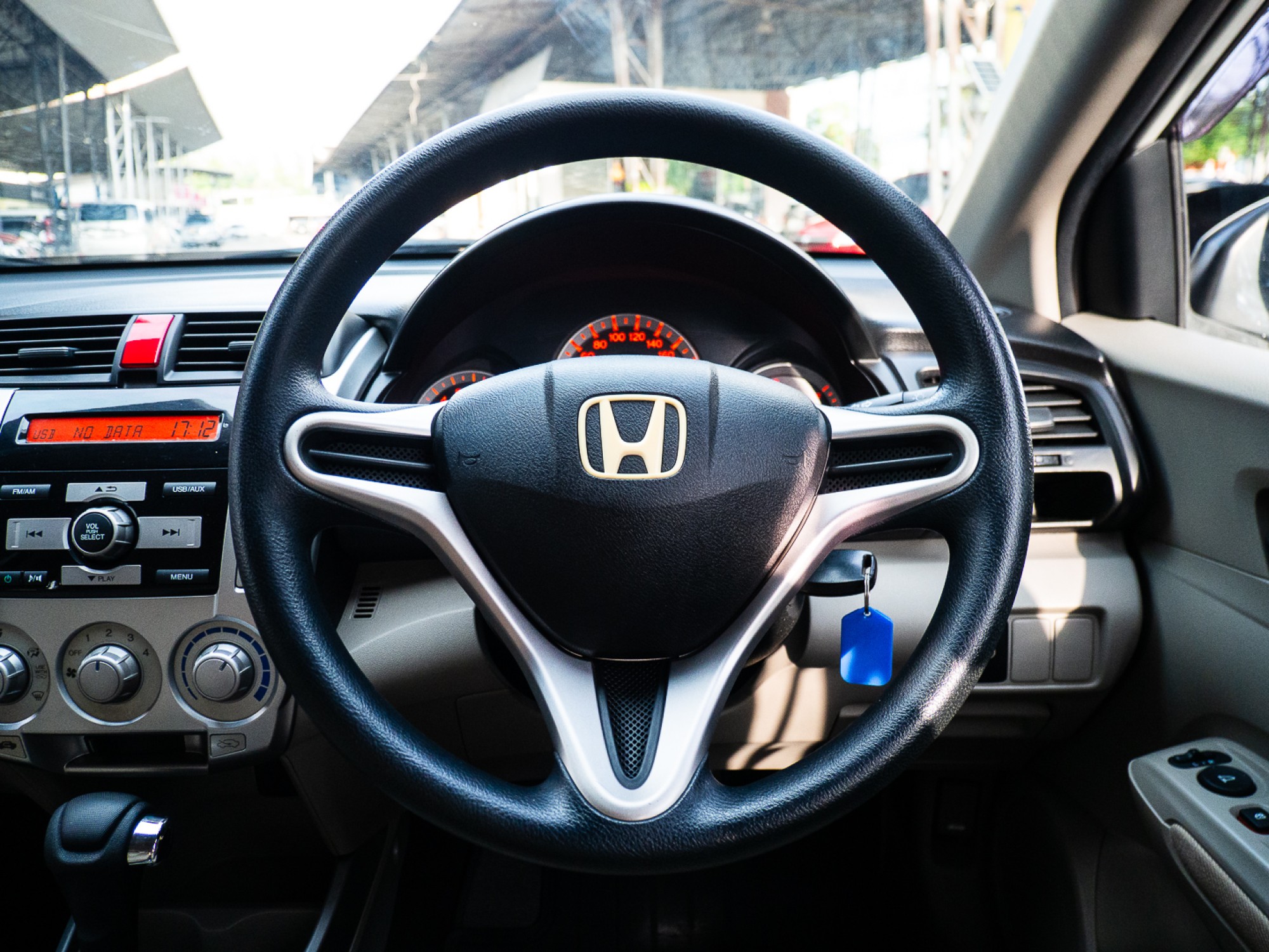 2010 Honda City สีขาว (รูปที่ 18)