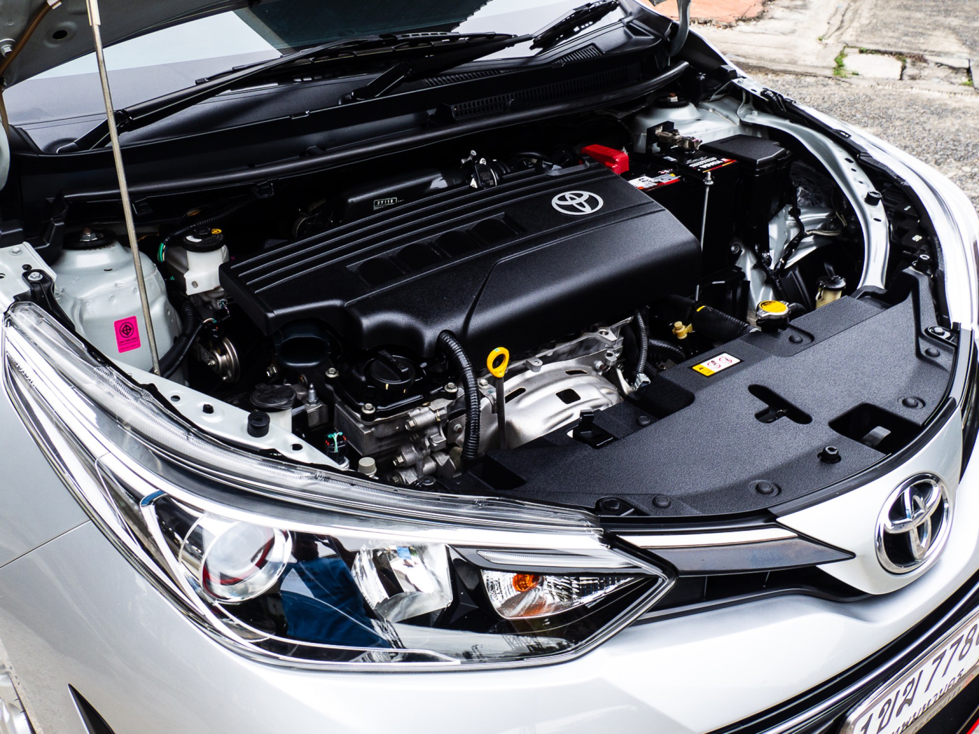2019 Toyota Yaris Ativ สีเงิน (รูปที่ 19)