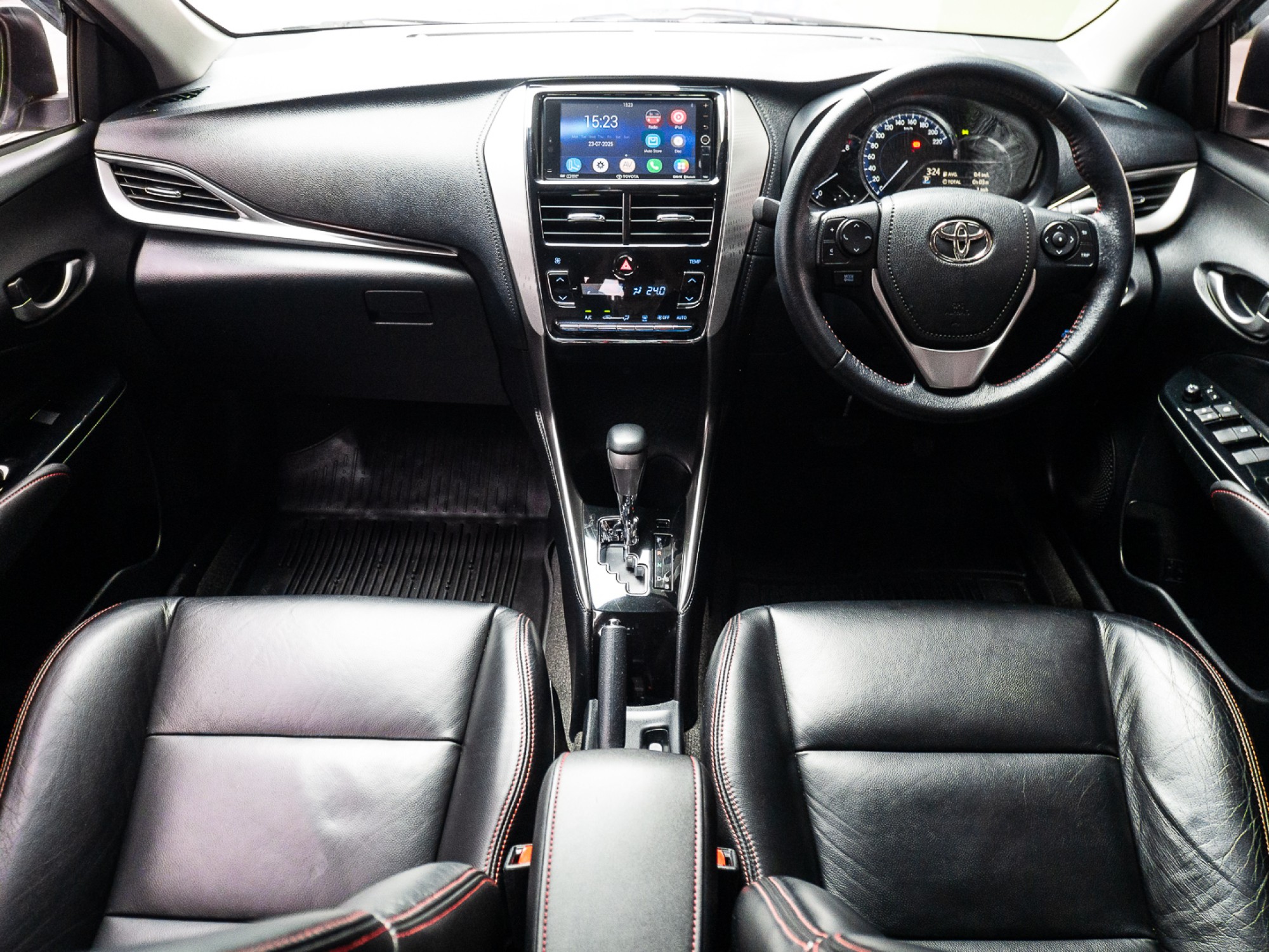 2019 Toyota Yaris Ativ สีเงิน (รูปที่ 13)