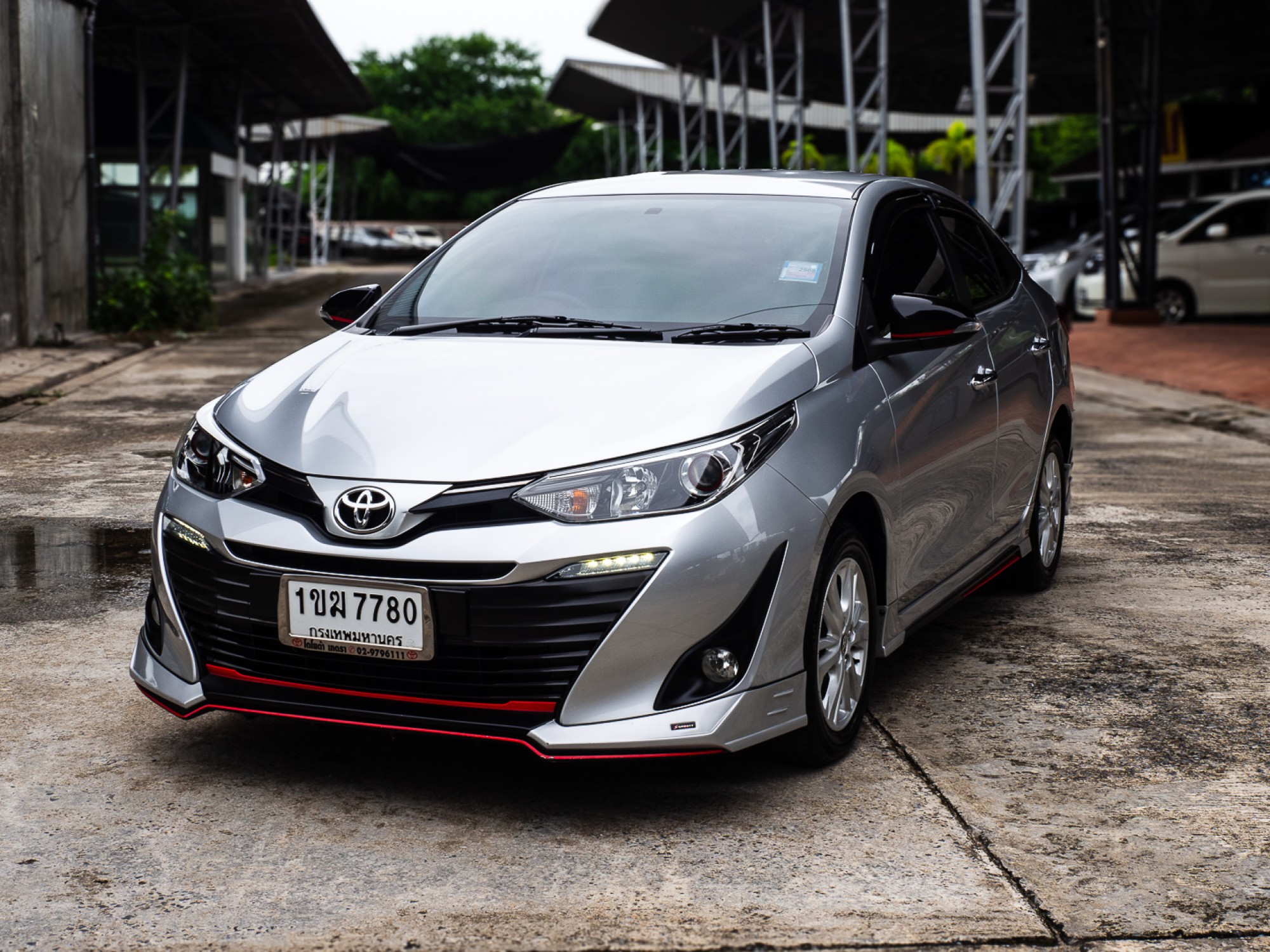 2019 Toyota Yaris Ativ สีเงิน (รูปที่ 3)
