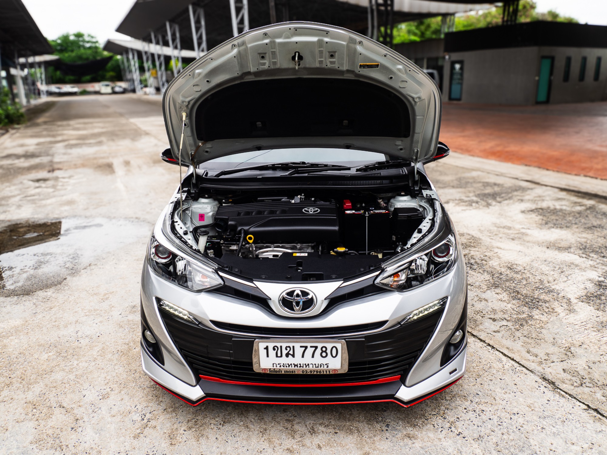 2019 Toyota Yaris Ativ สีเงิน (รูปที่ 18)