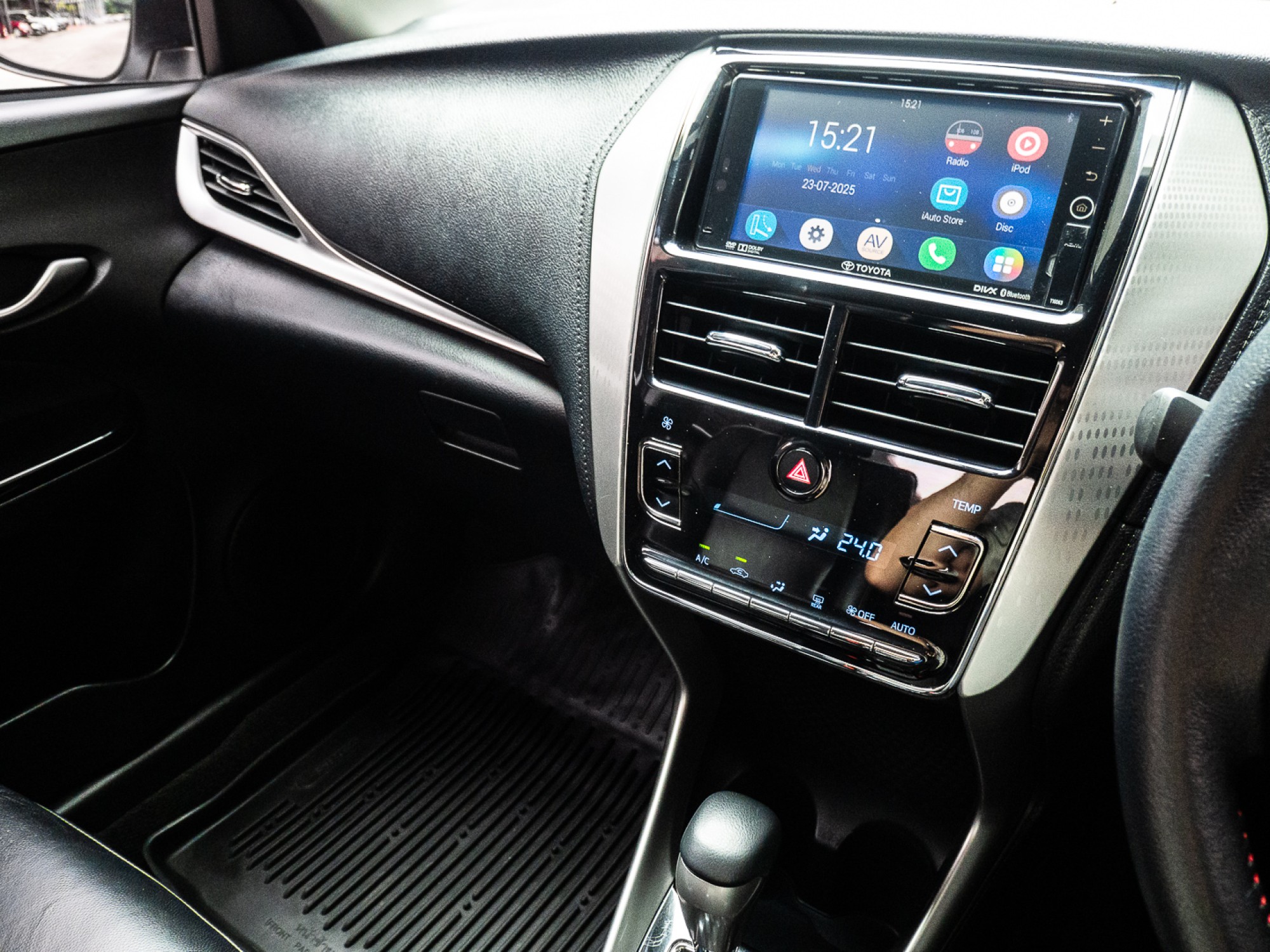 2019 Toyota Yaris Ativ สีเงิน (รูปที่ 15)