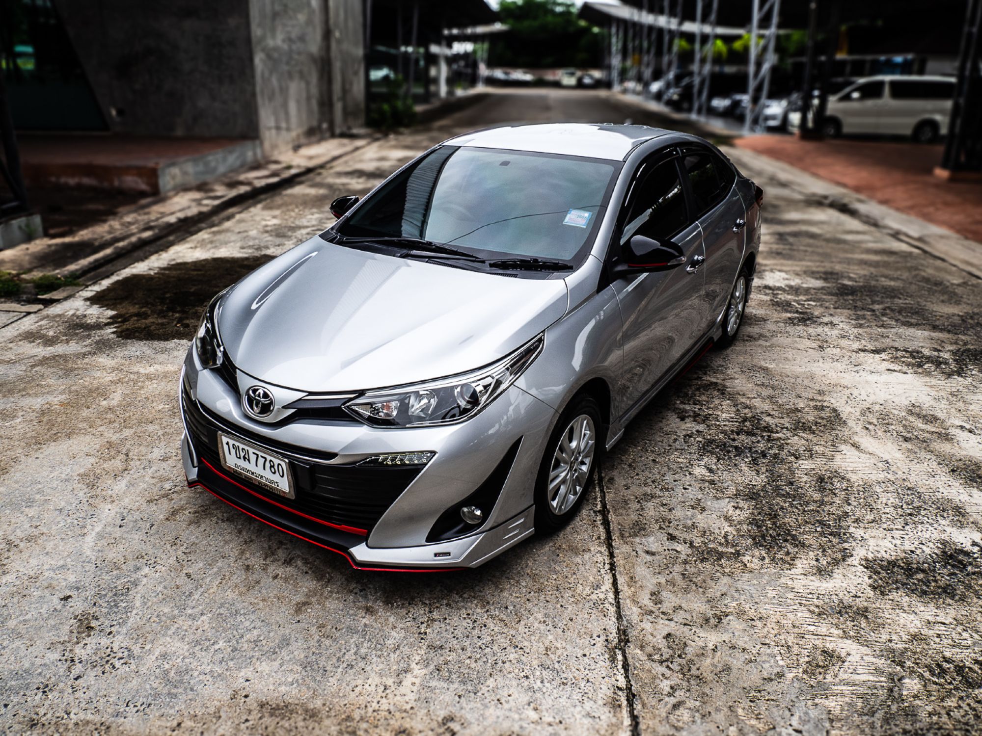 2019 Toyota Yaris Ativ สีเงิน (รูปที่ 17)