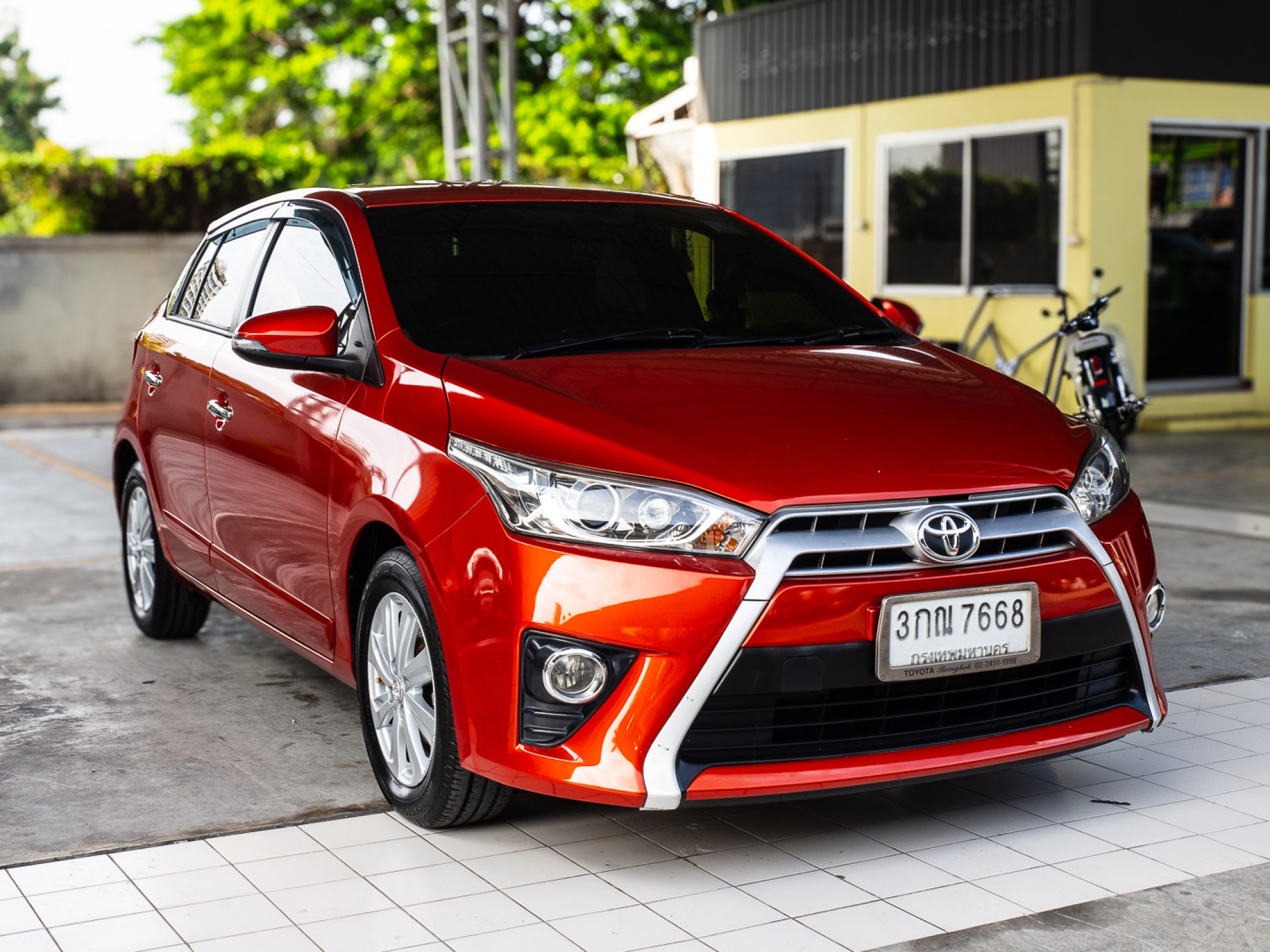 2014 Toyota Yaris สีส้ม (รูปที่ 3)