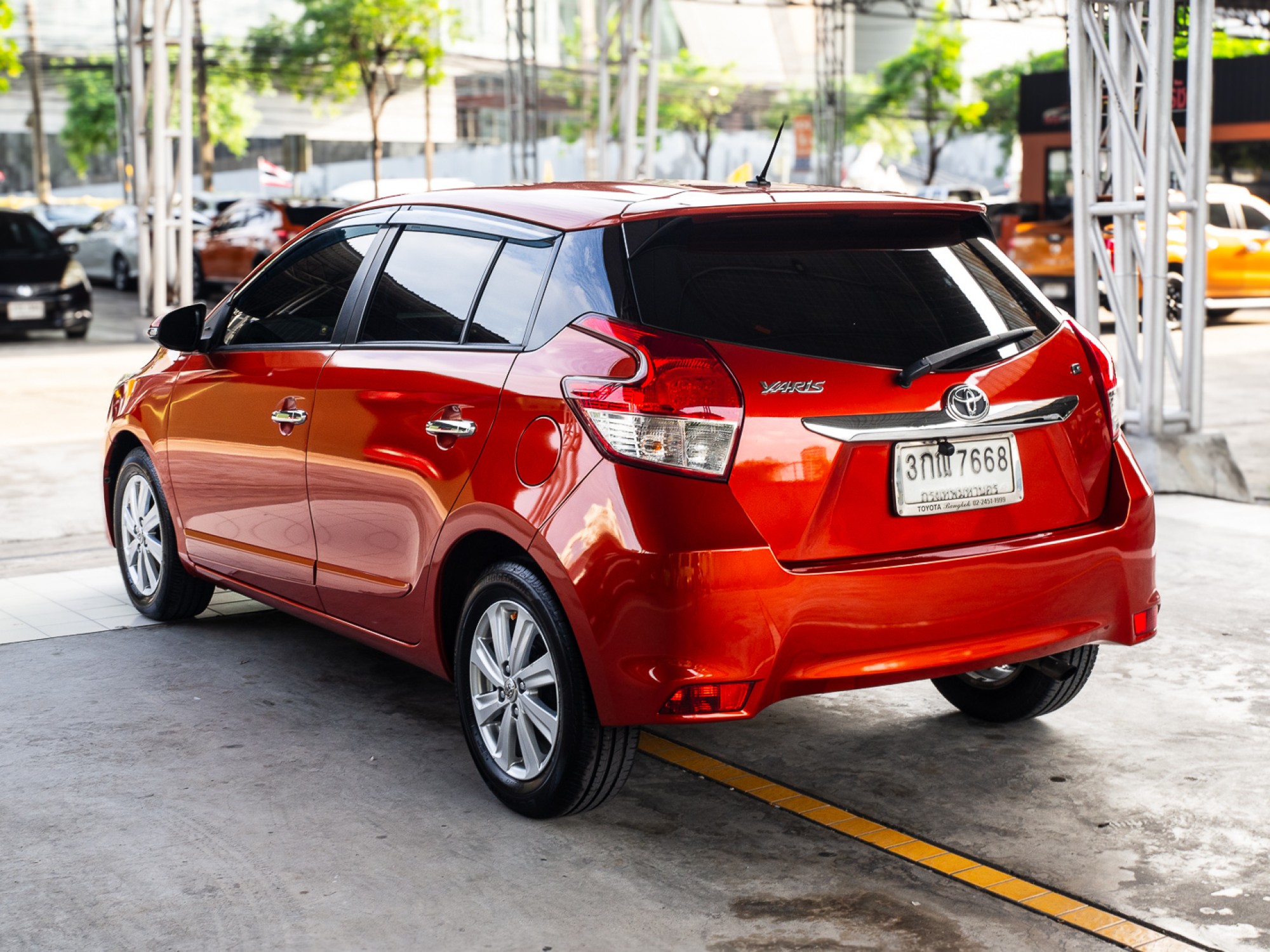 2014 Toyota Yaris สีส้ม (รูปที่ 5)