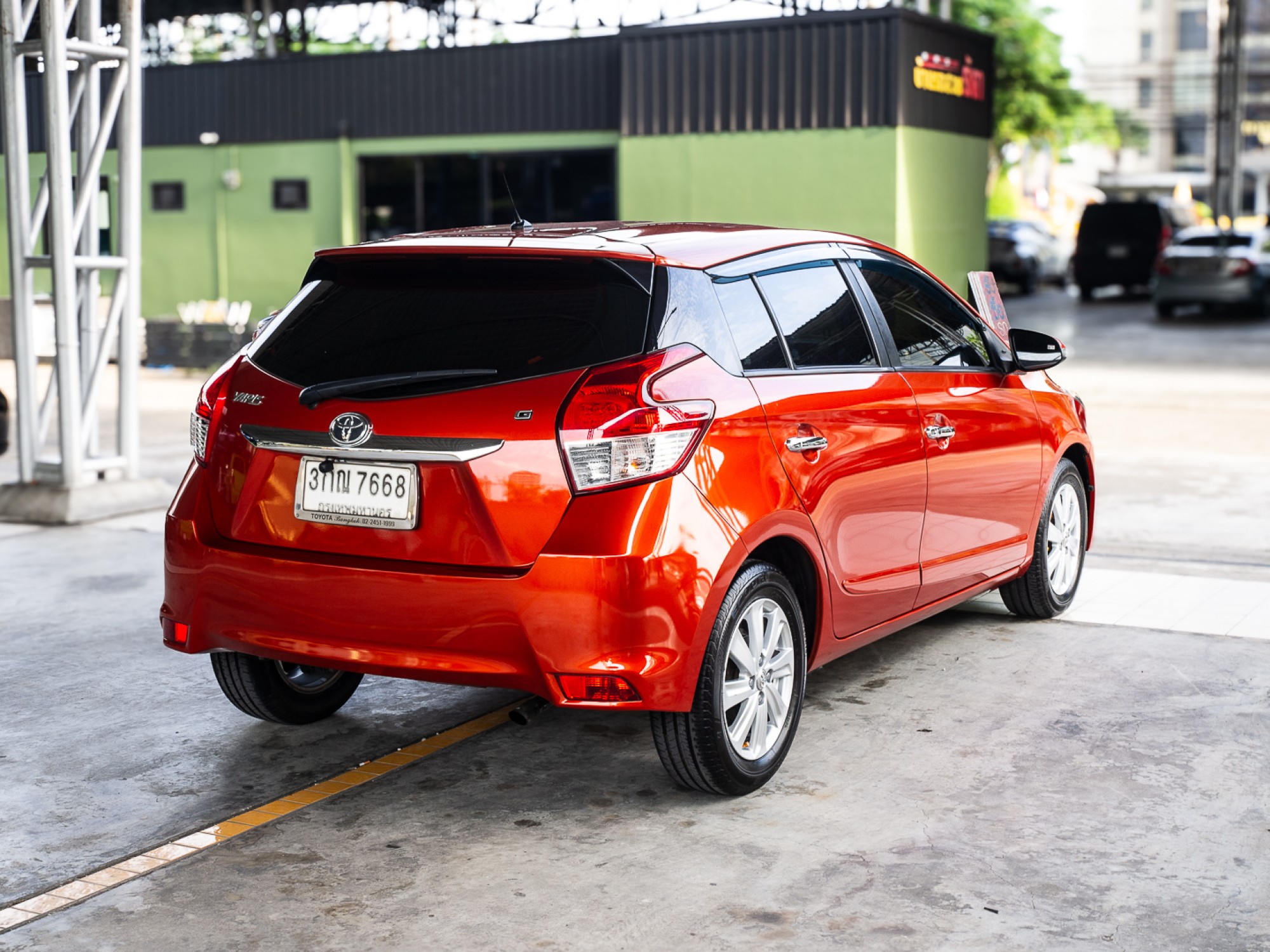 2014 Toyota Yaris สีส้ม (รูปที่ 7)