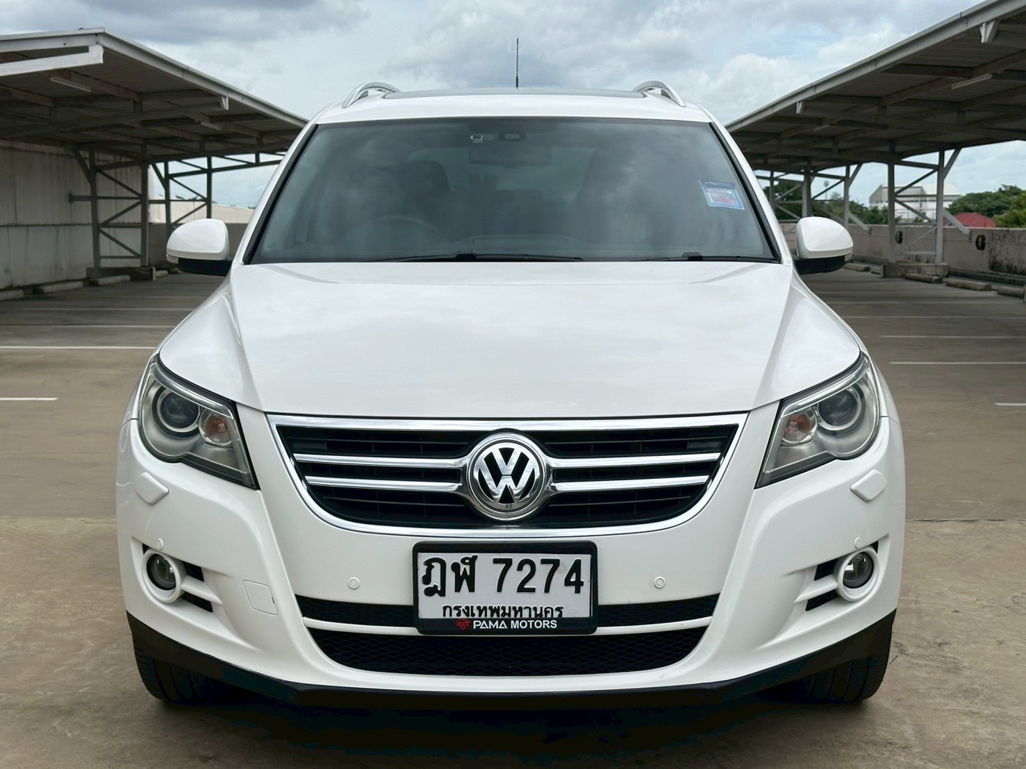 2010 Volkswagen Tiguan สีขาว (รูปที่ 4)