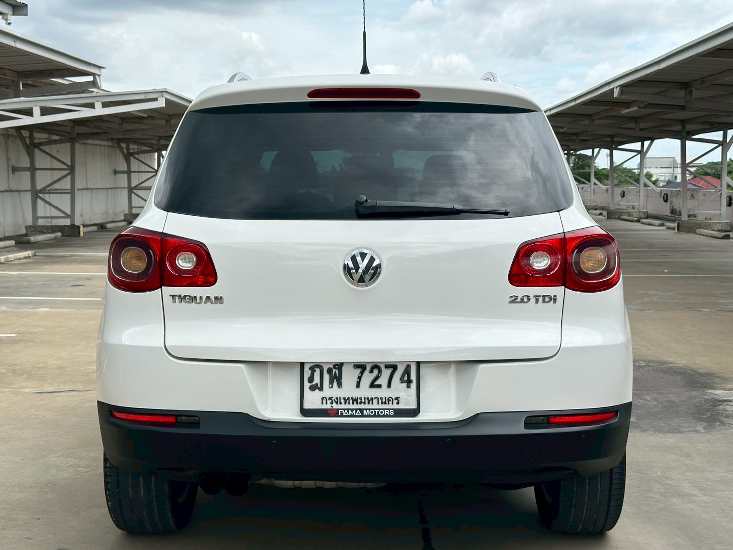 2010 Volkswagen Tiguan สีขาว (รูปที่ 9)