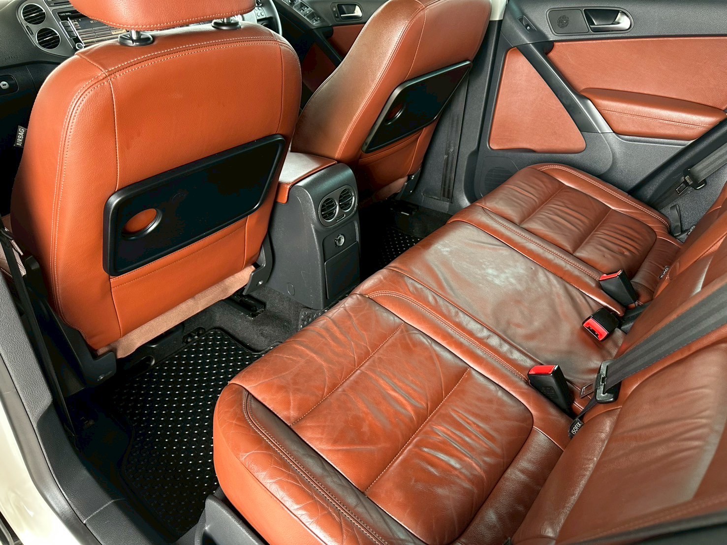 2010 Volkswagen Tiguan สีขาว (รูปที่ 17)