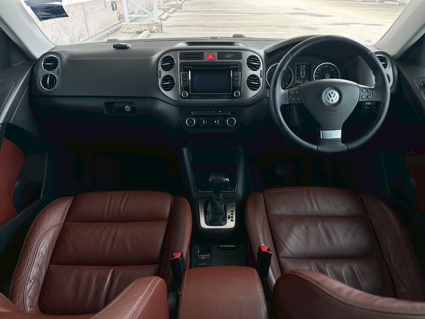 2010 Volkswagen Tiguan สีขาว (รูปที่ 14)