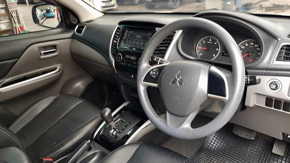 Mitsubishi Triton Double cab ปี 2014 สีขาว (รูปที่ 10)