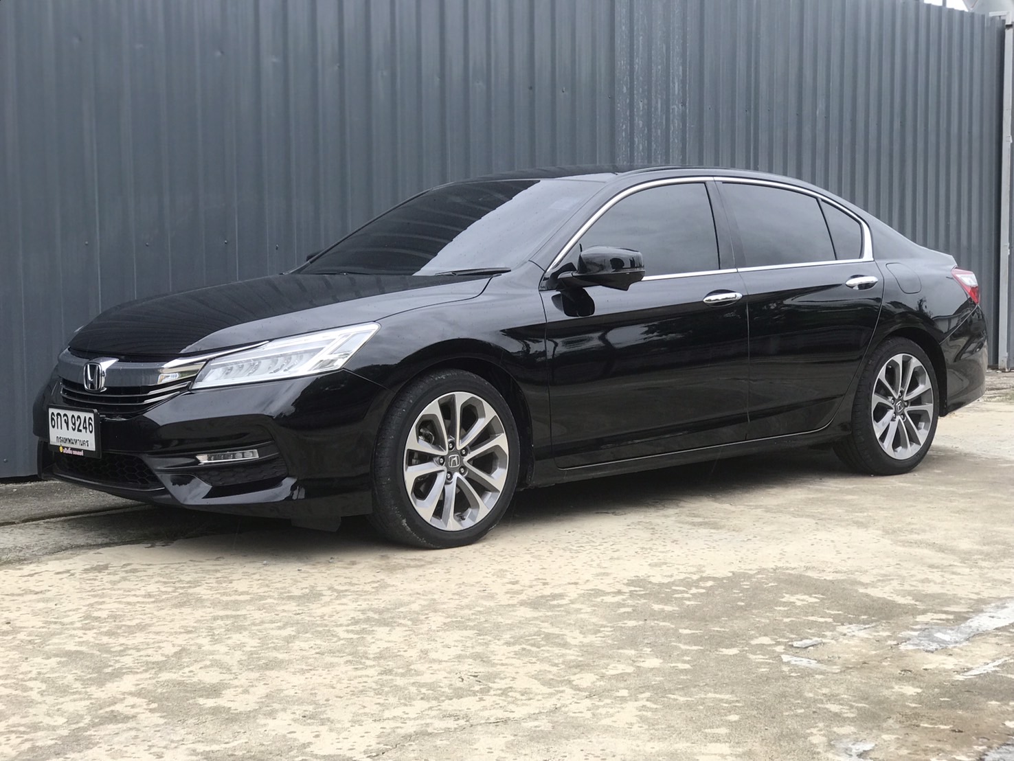 HONDA ACCORD 2.0EL MNC ปี2017แท้ ไมล์น้อย120,000 KM.สีดำสวยที่สุด น็อตไม่ขยับ (รูปที่ 6)