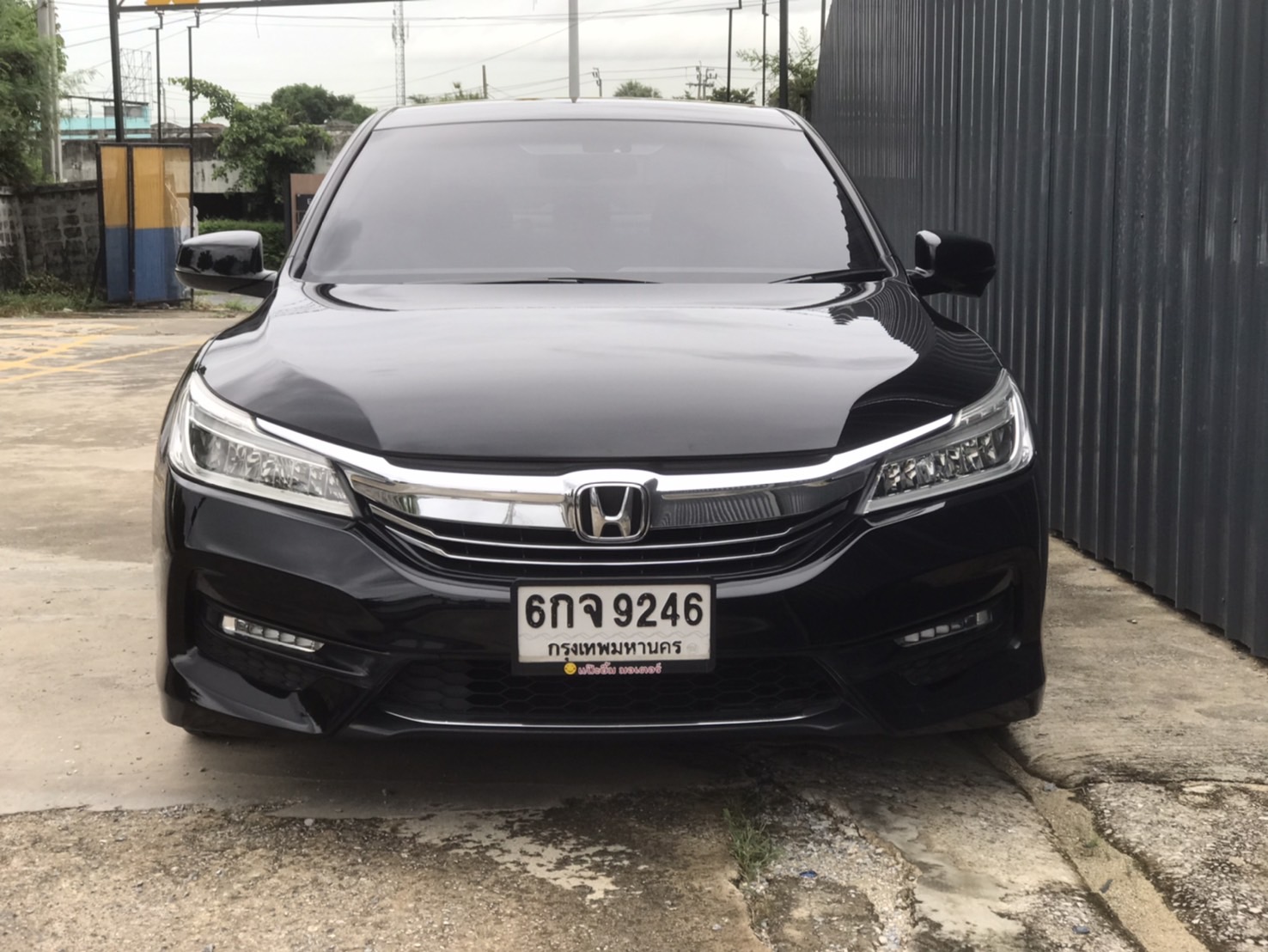 HONDA ACCORD 2.0EL MNC ปี2017แท้ ไมล์น้อย120,000 KM.สีดำสวยที่สุด น็อตไม่ขยับ (รูปที่ 4)
