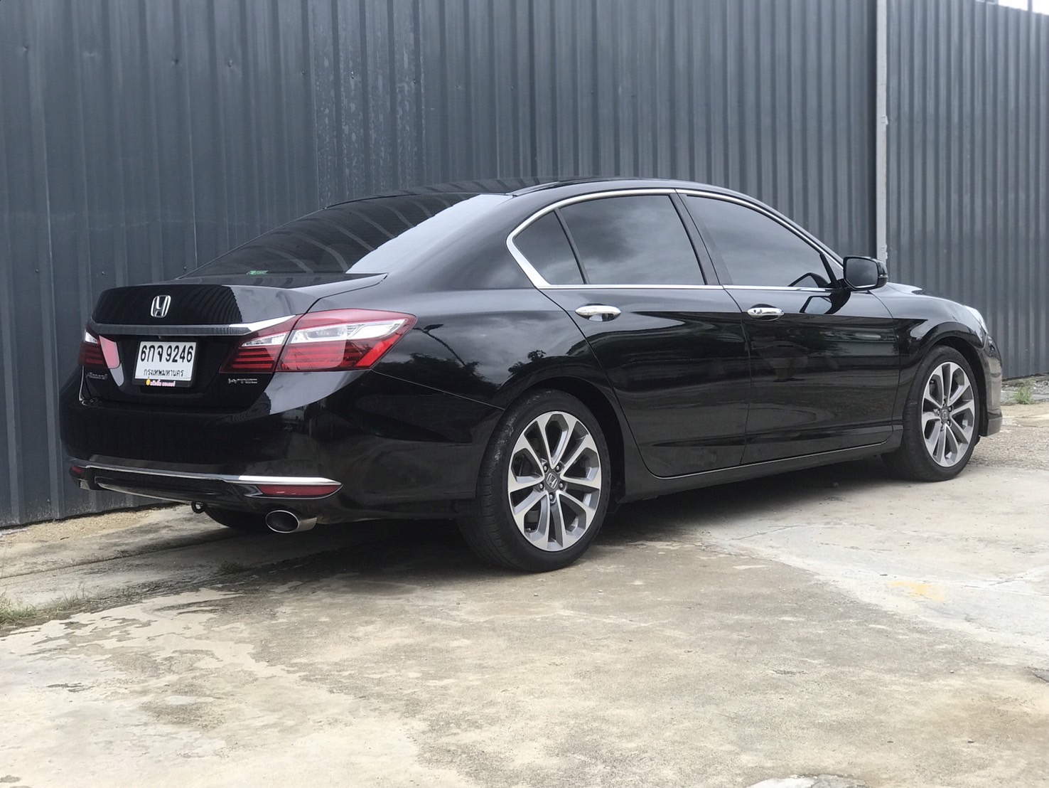 HONDA ACCORD 2.0EL MNC ปี2017แท้ ไมล์น้อย120,000 KM.สีดำสวยที่สุด น็อตไม่ขยับ (รูปที่ 2)