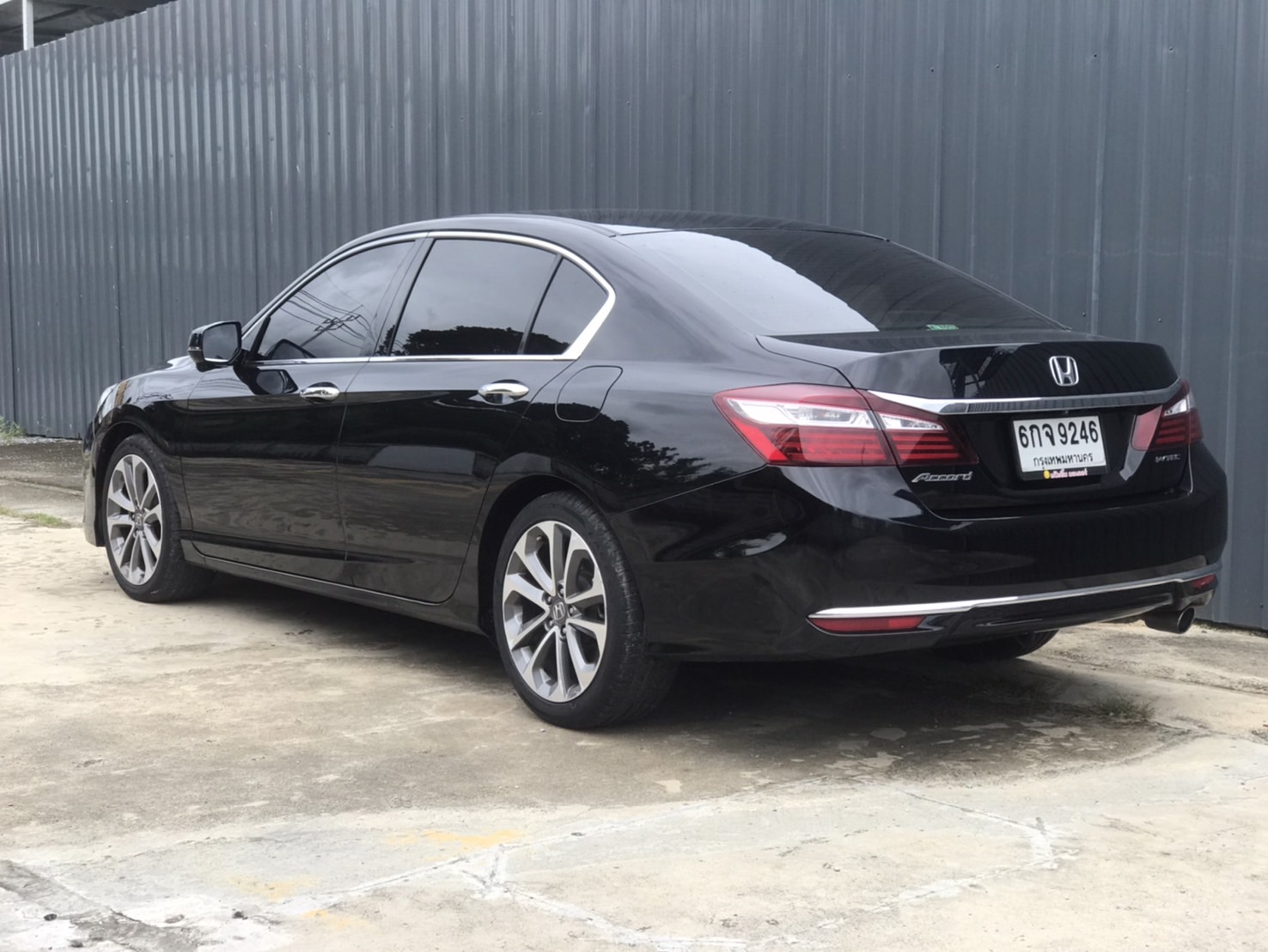 HONDA ACCORD 2.0EL MNC ปี2017แท้ ไมล์น้อย120,000 KM.สีดำสวยที่สุด น็อตไม่ขยับ (รูปที่ 5)