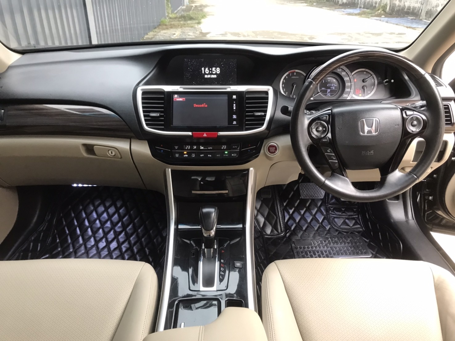 HONDA ACCORD 2.0EL MNC ปี2017แท้ ไมล์น้อย120,000 KM.สีดำสวยที่สุด น็อตไม่ขยับ (รูปที่ 8)