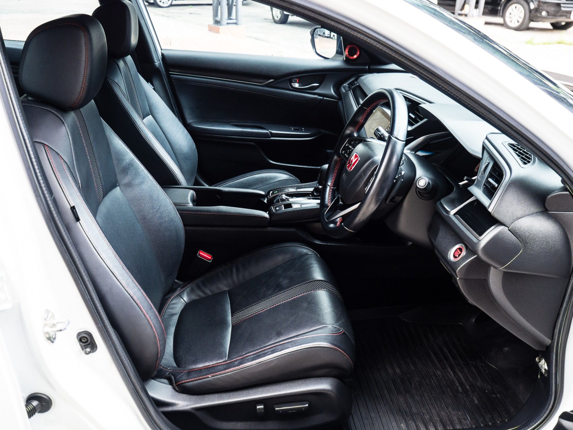 2021 Honda Civic Type R สีขาว (รูปที่ 8)