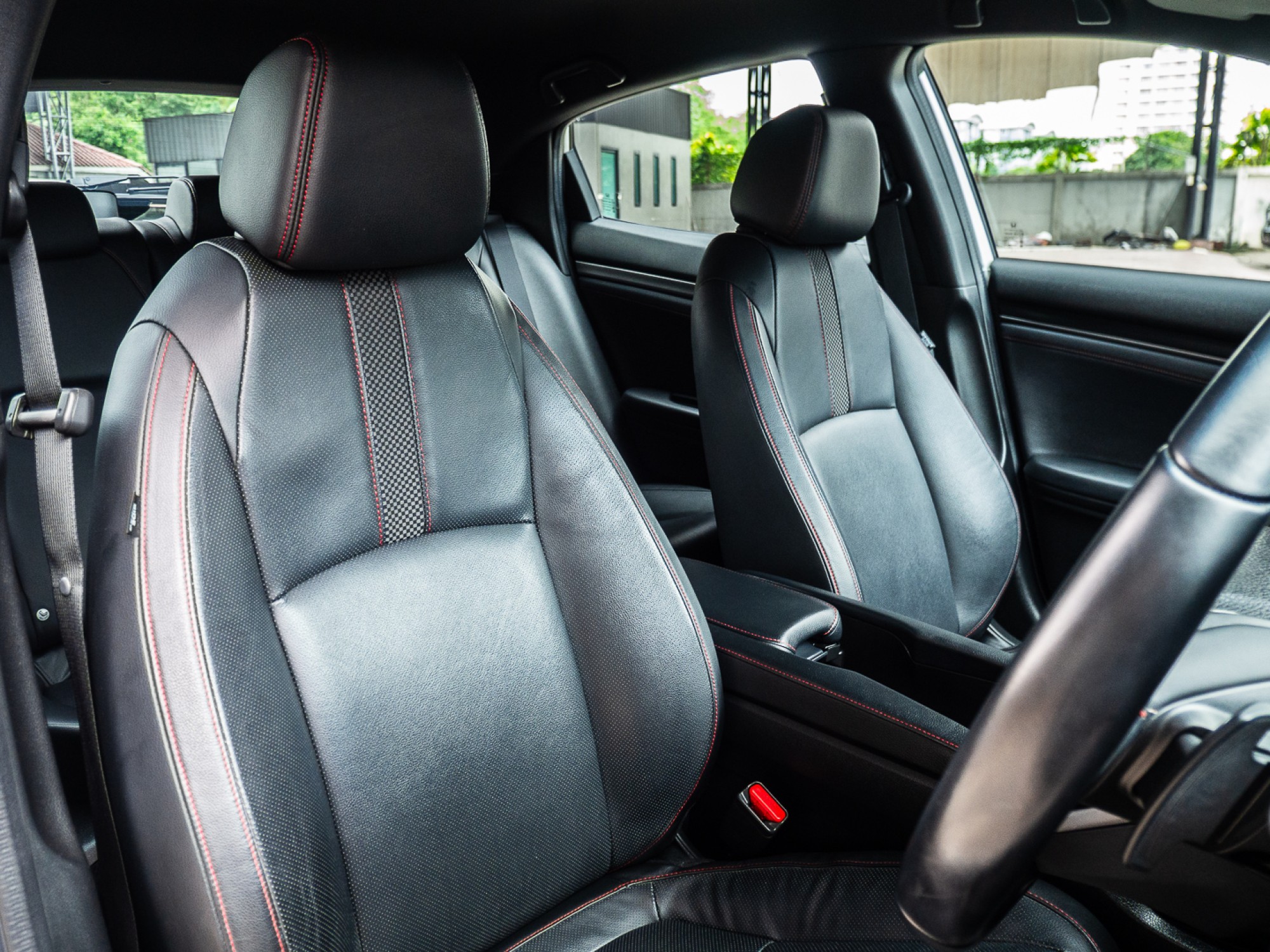 2021 Honda Civic Type R สีขาว (รูปที่ 9)