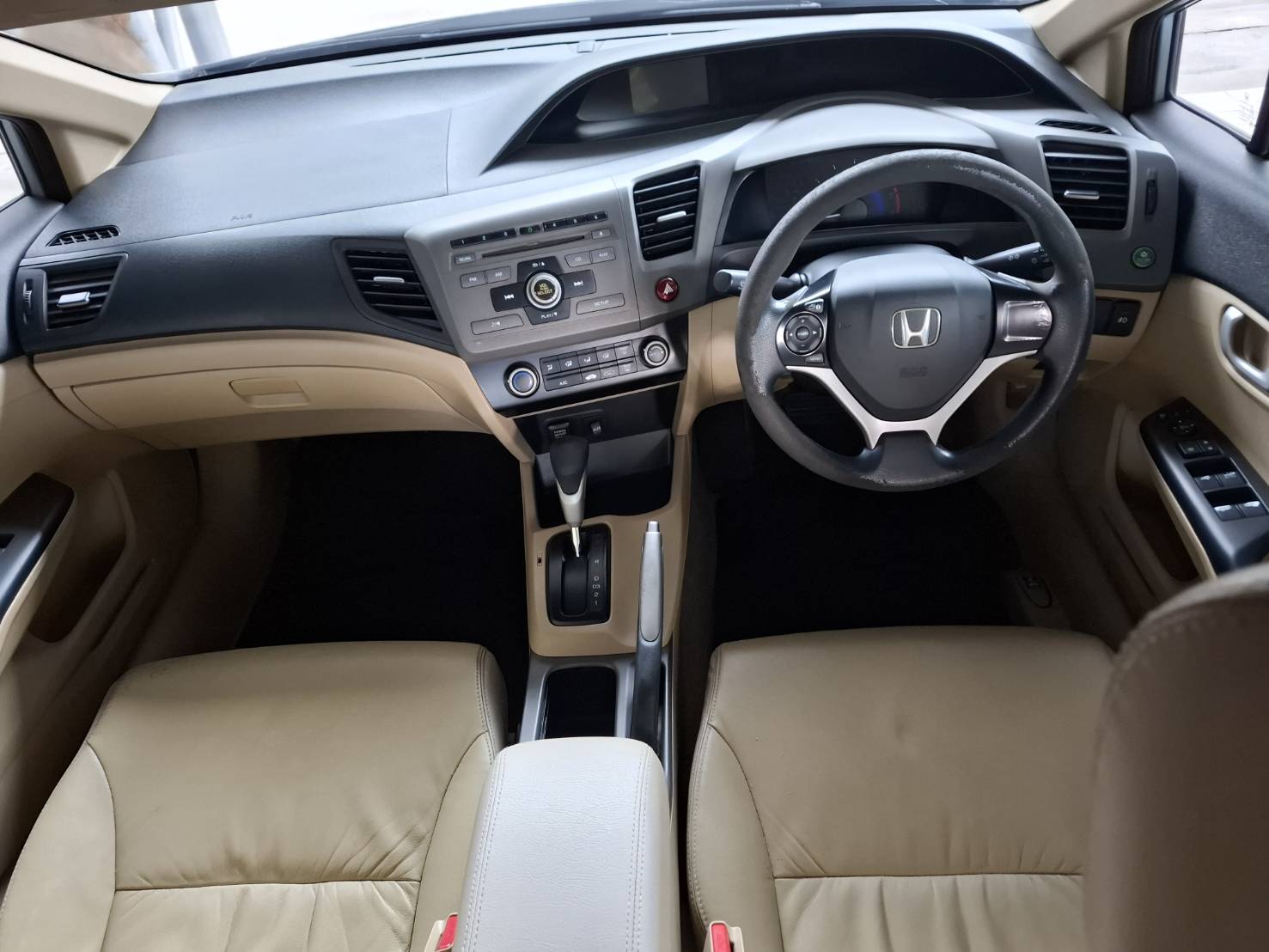 2013 Honda Civic FB สีเทา (รูปที่ 13)