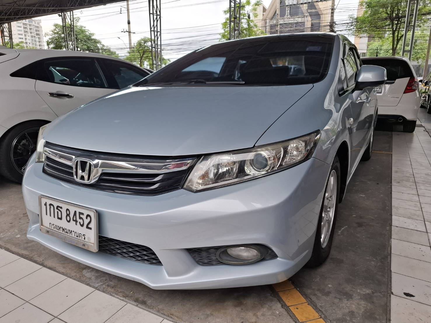 2013 Honda Civic FB สีเทา (รูปที่ 2)