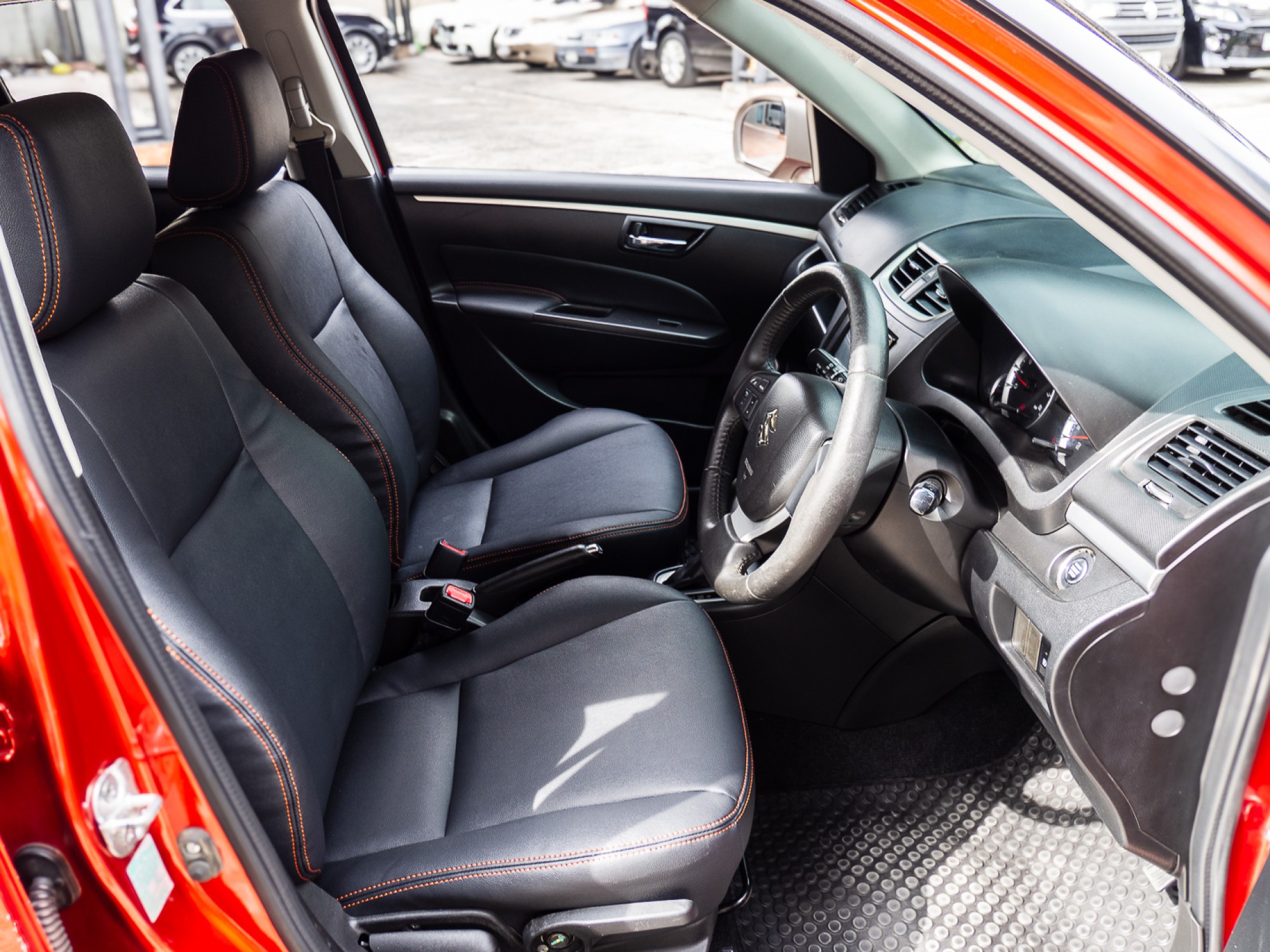 2013 Suzuki Swift สีส้ม (รูปที่ 8)