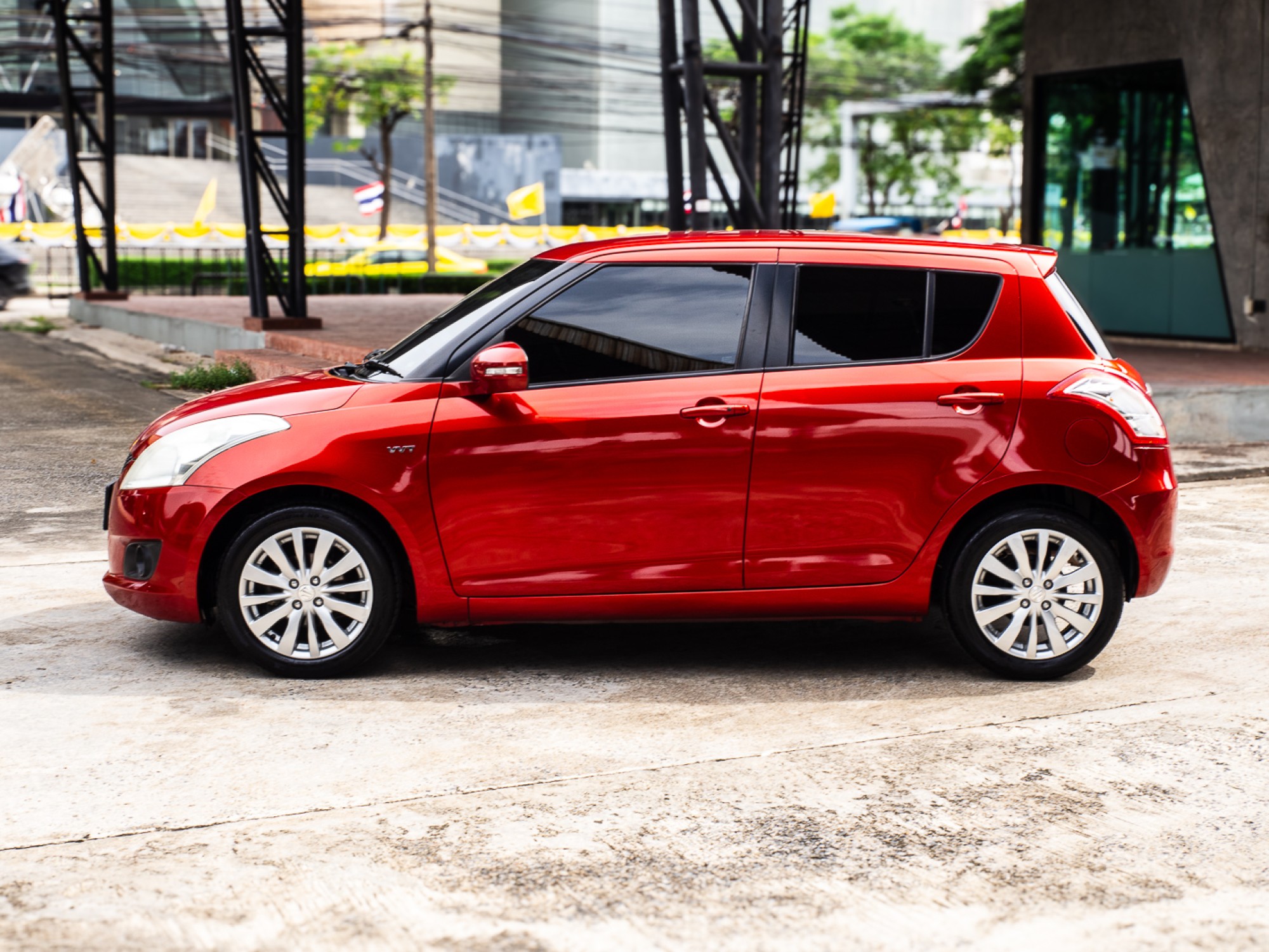 2013 Suzuki Swift สีส้ม (รูปที่ 4)