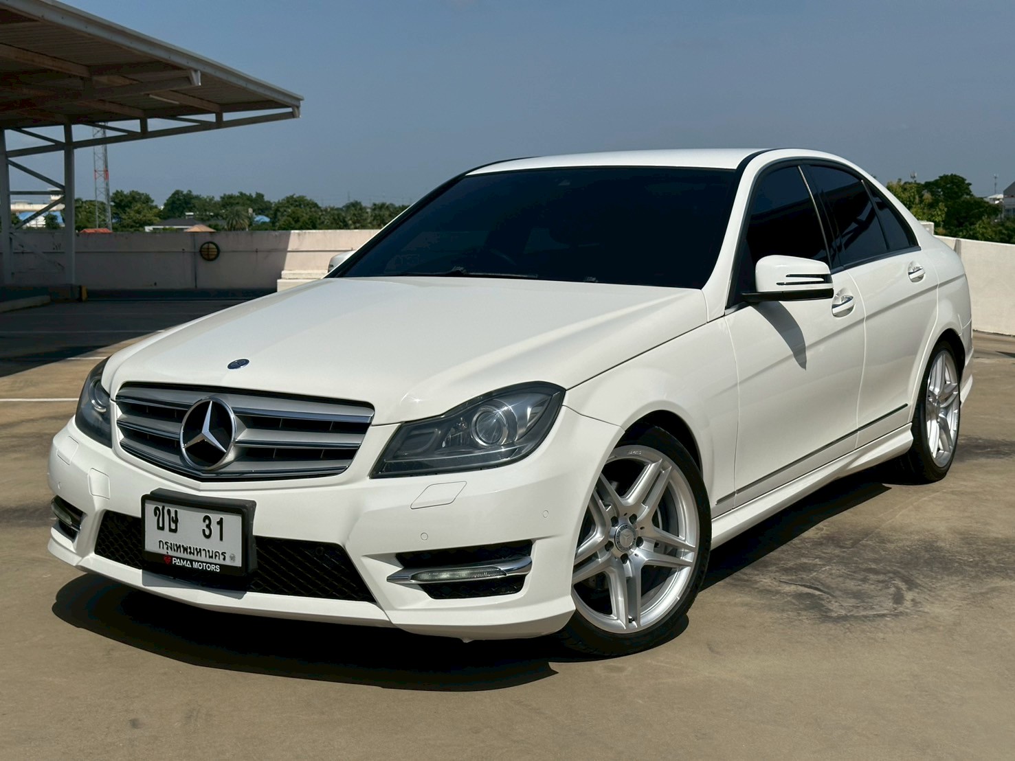 Mercedes-Benz C-Class W204 C250 สีขาว