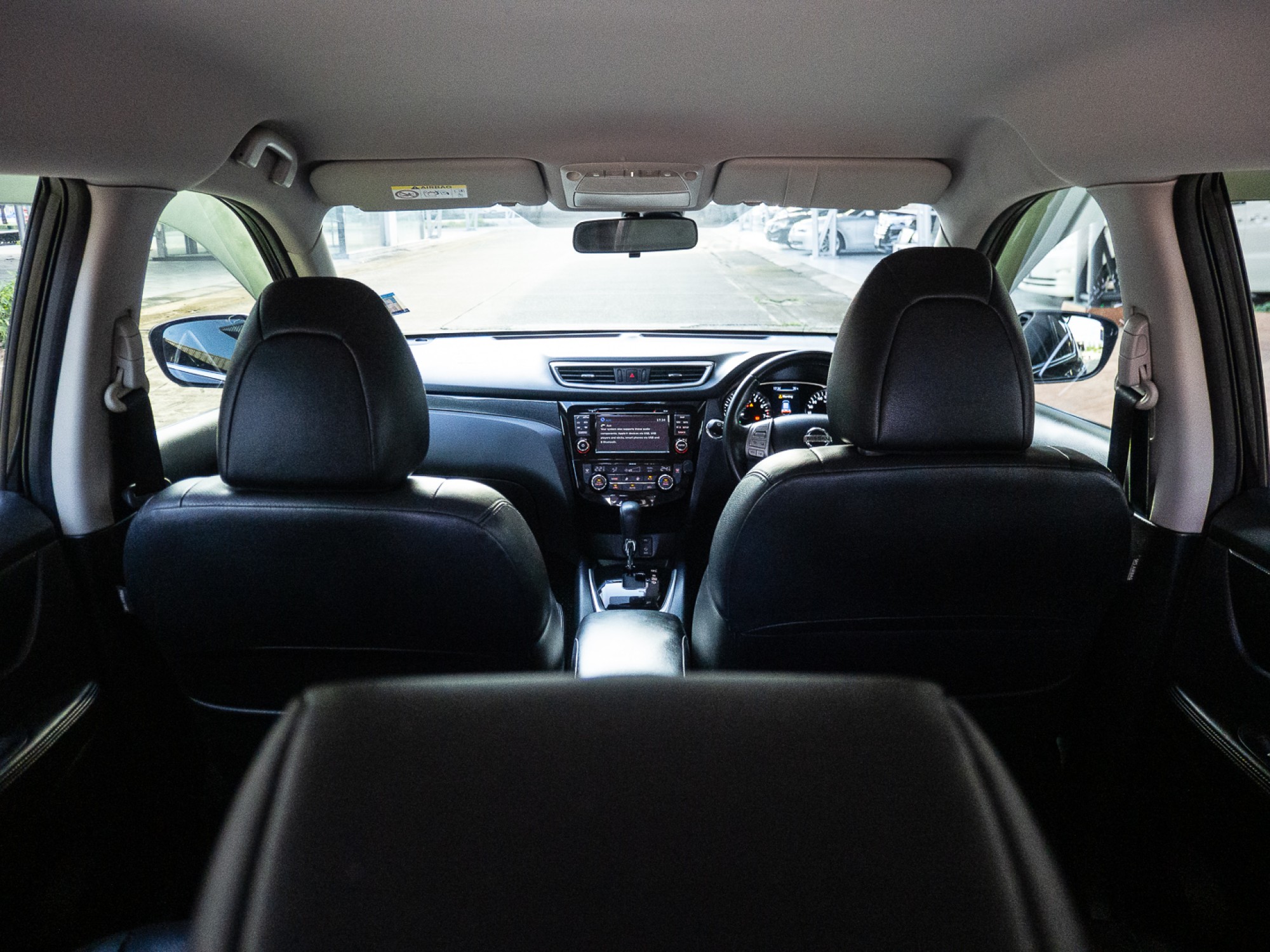 2016 Nissan X-trail สีดำ (รูปที่ 17)