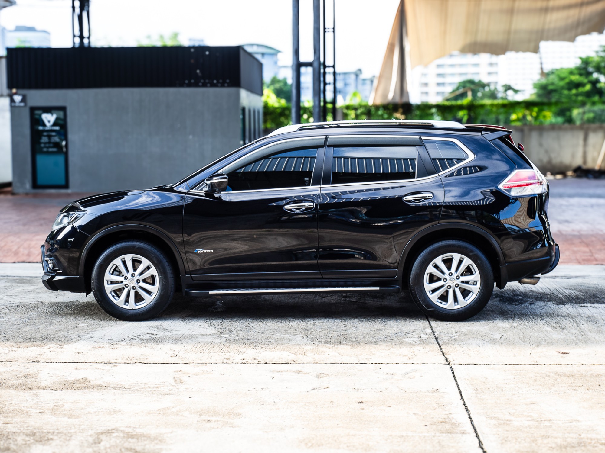 2016 Nissan X-trail สีดำ (รูปที่ 4)
