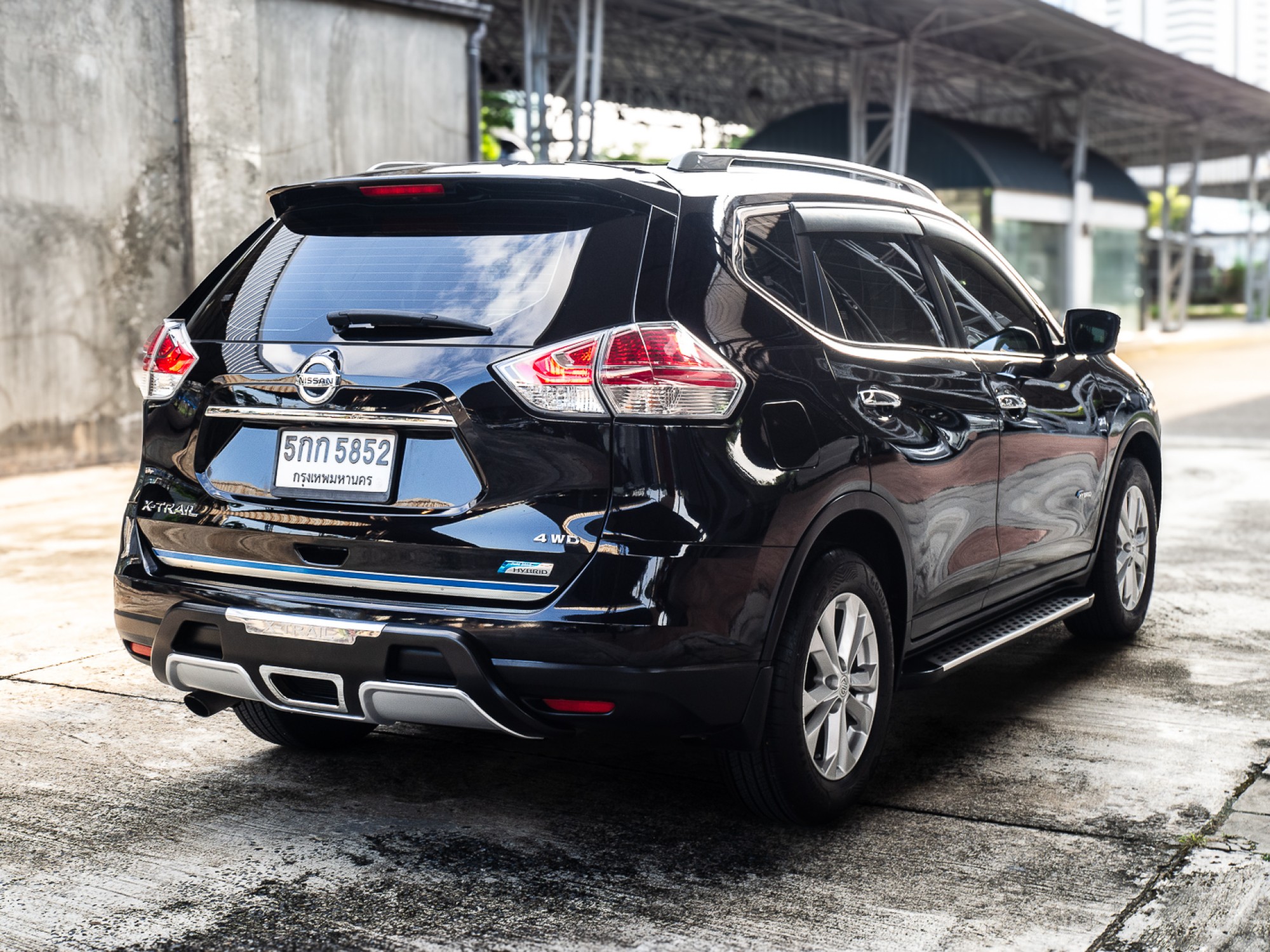 2016 Nissan X-trail สีดำ (รูปที่ 6)