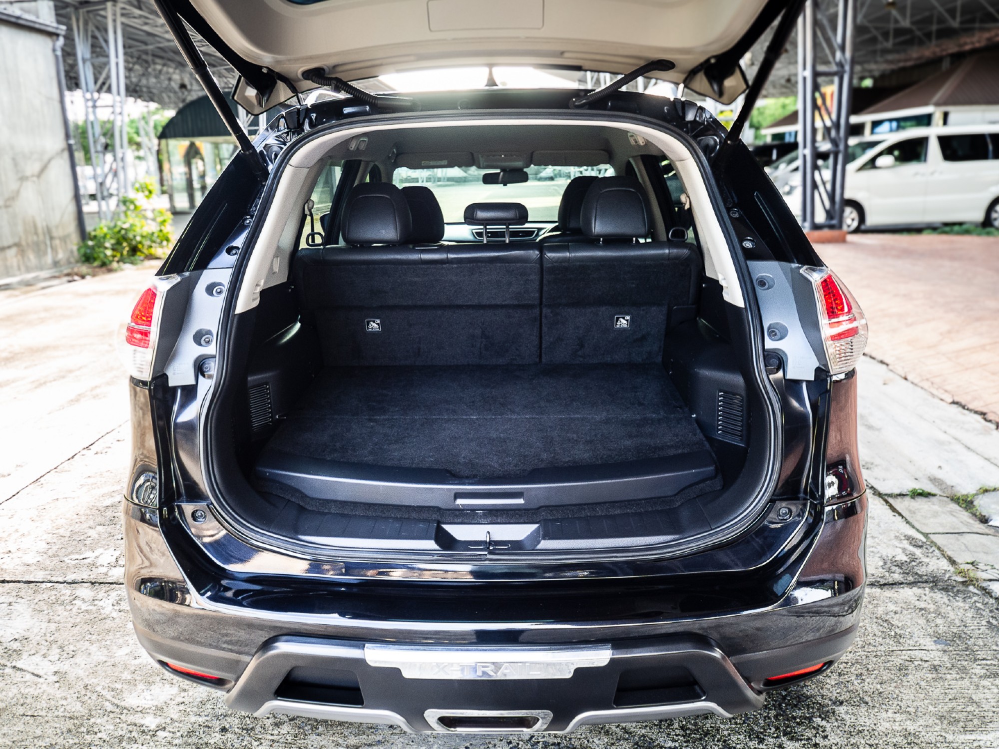 2016 Nissan X-trail สีดำ (รูปที่ 18)
