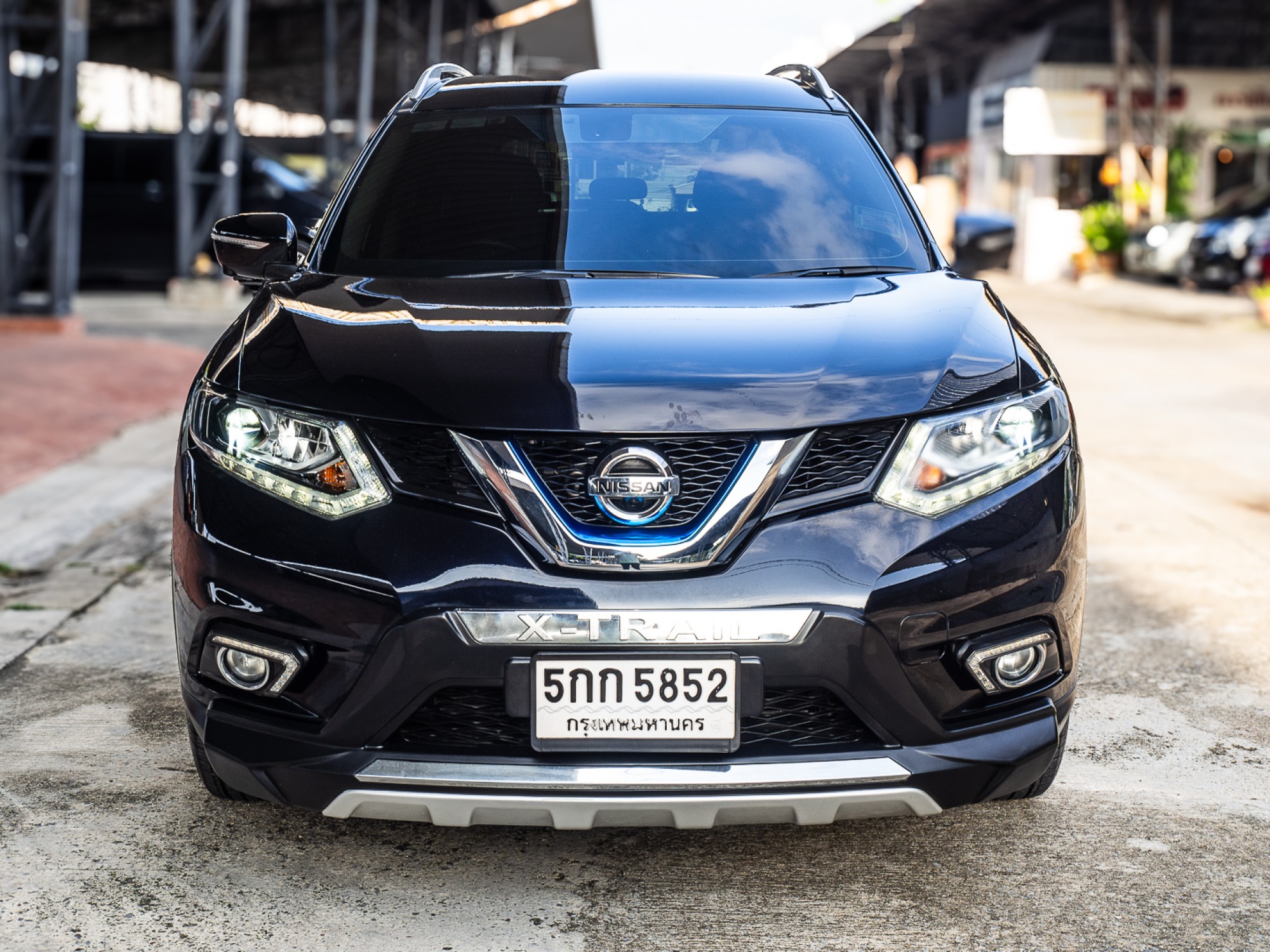 2016 Nissan X-trail สีดำ (รูปที่ 2)