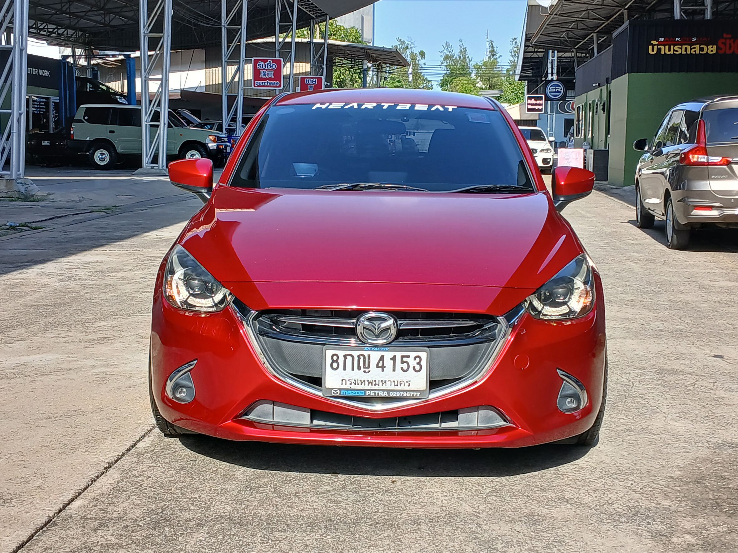 2019 Mazda 2 Hatchback (5 ประตู) สีแดง (รูปที่ 2)
