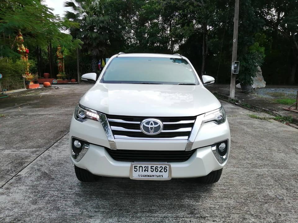 Toyota Fortuner GEN 2 ปี 2016 สีขาว