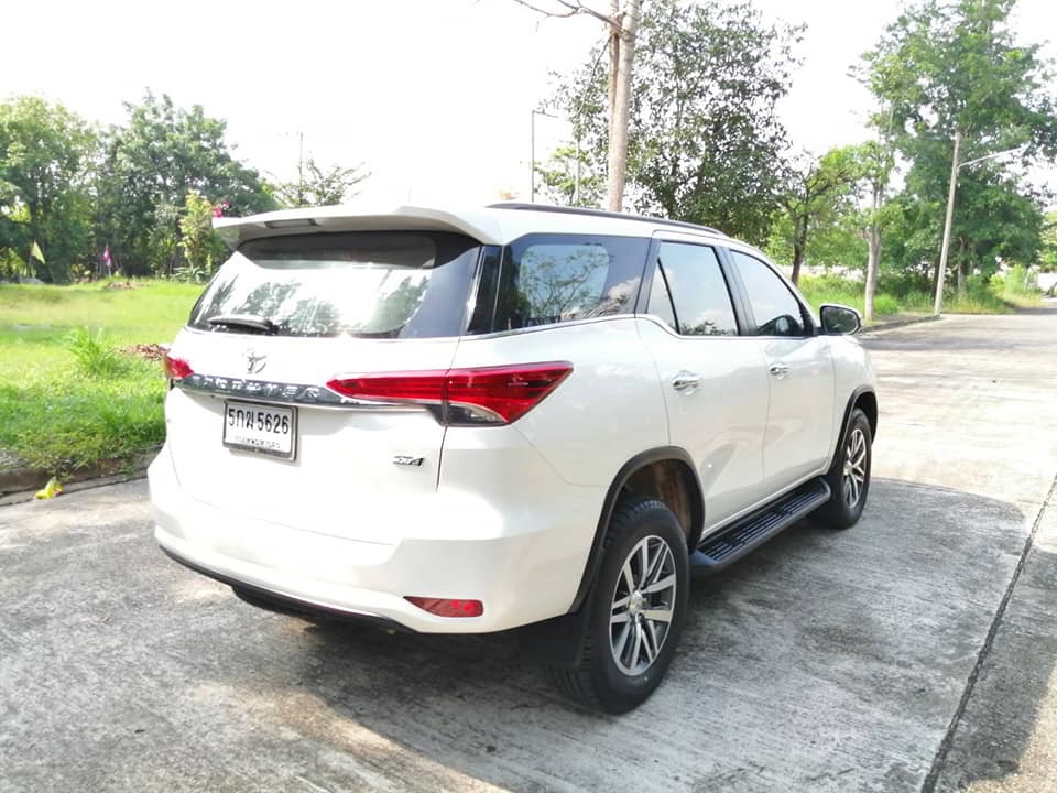 Toyota Fortuner GEN 2 ปี 2016 สีขาว