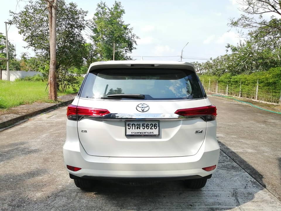 Toyota Fortuner GEN 2 ปี 2016 สีขาว