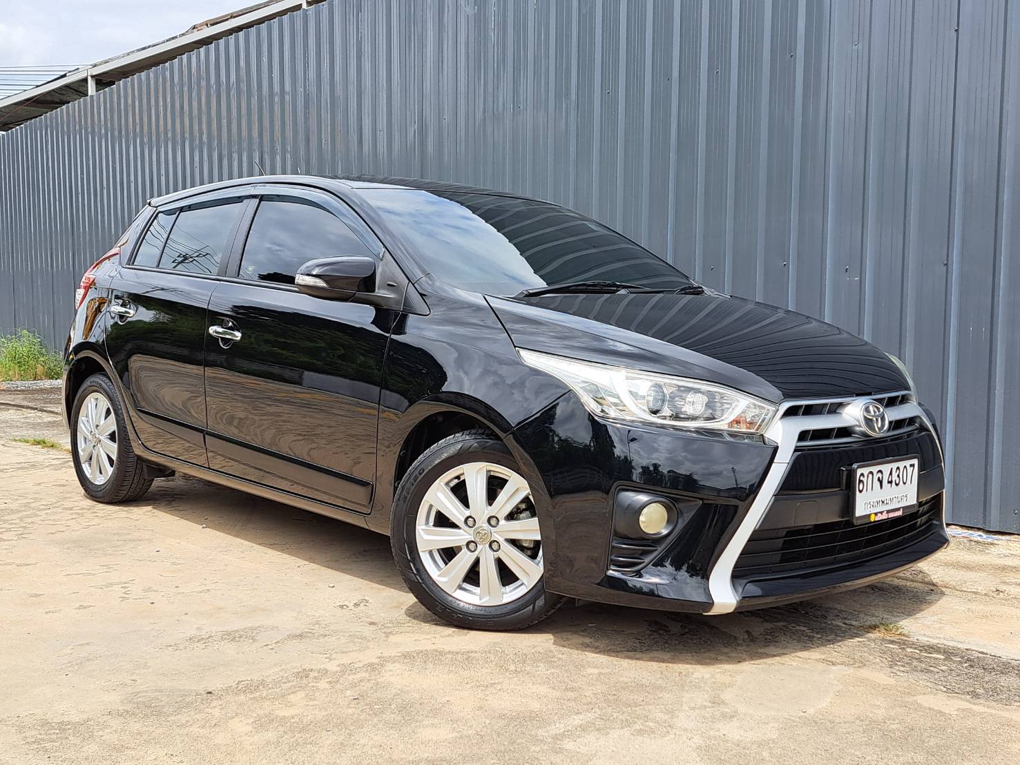 TOYOTA YARIS 1.2G ปี2017แท้ 5ประตู มือเดียว ไมล์น้อย70,000 km. (รูปที่ 3)