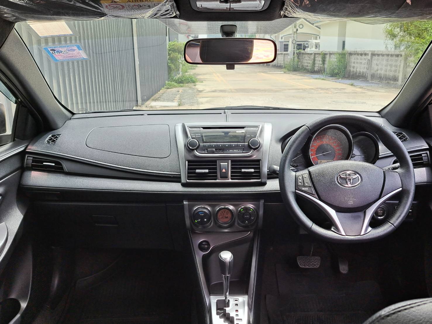 TOYOTA YARIS 1.2G ปี2017แท้ 5ประตู มือเดียว ไมล์น้อย70,000 km. (รูปที่ 8)