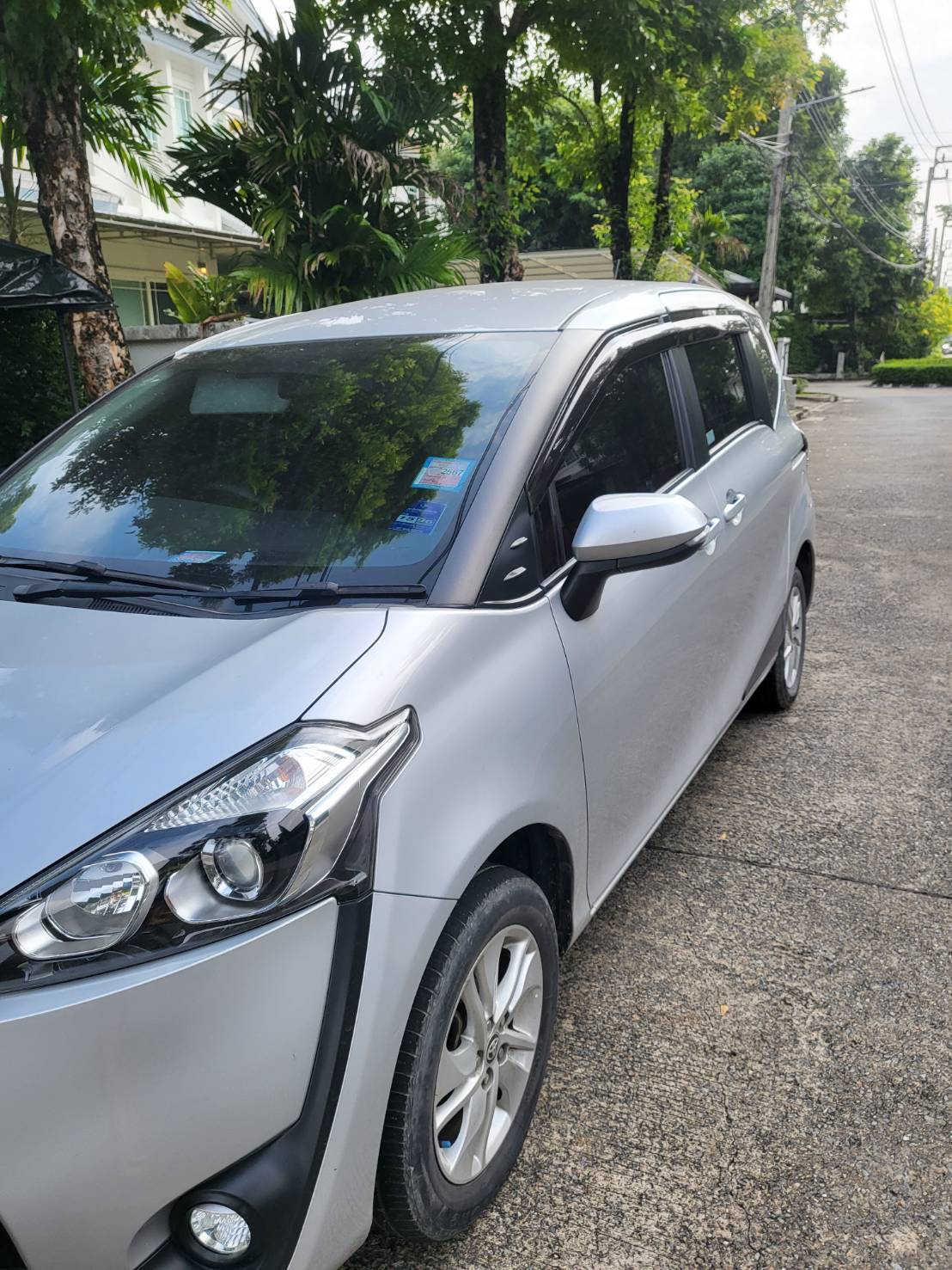 Toyota Sienta 1.5G ปี 2017 สีบรอนซ์เงิน (รูปที่ 3)