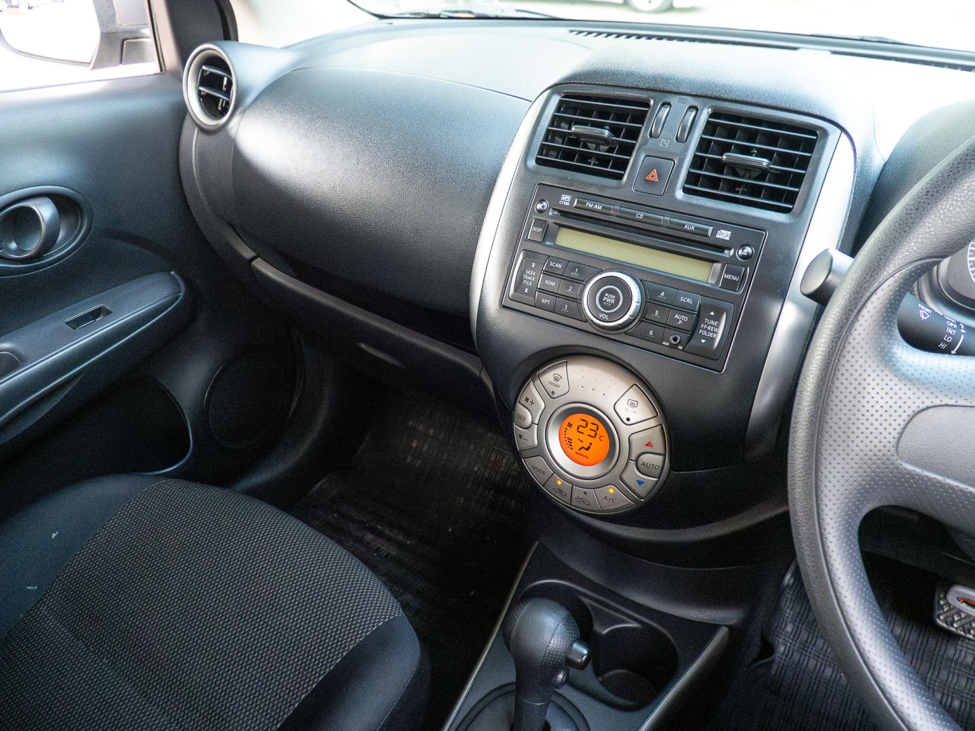 2013 Nissan Almera สีน้ำตาล (รูปที่ 20)
