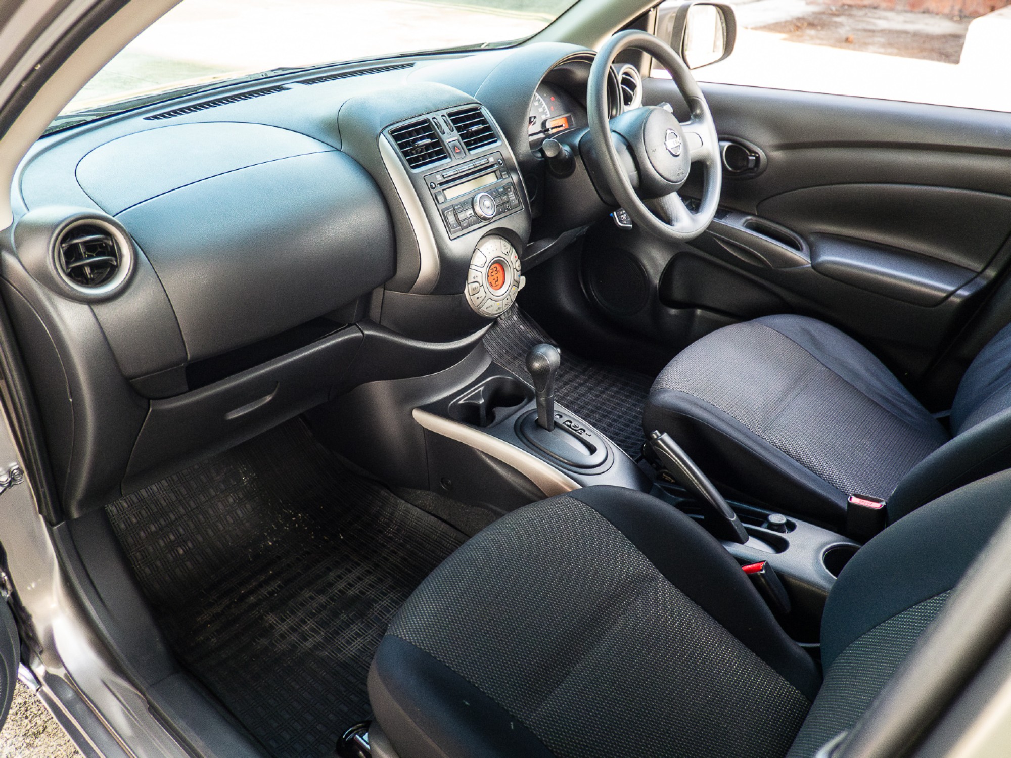 2013 Nissan Almera สีน้ำตาล (รูปที่ 19)