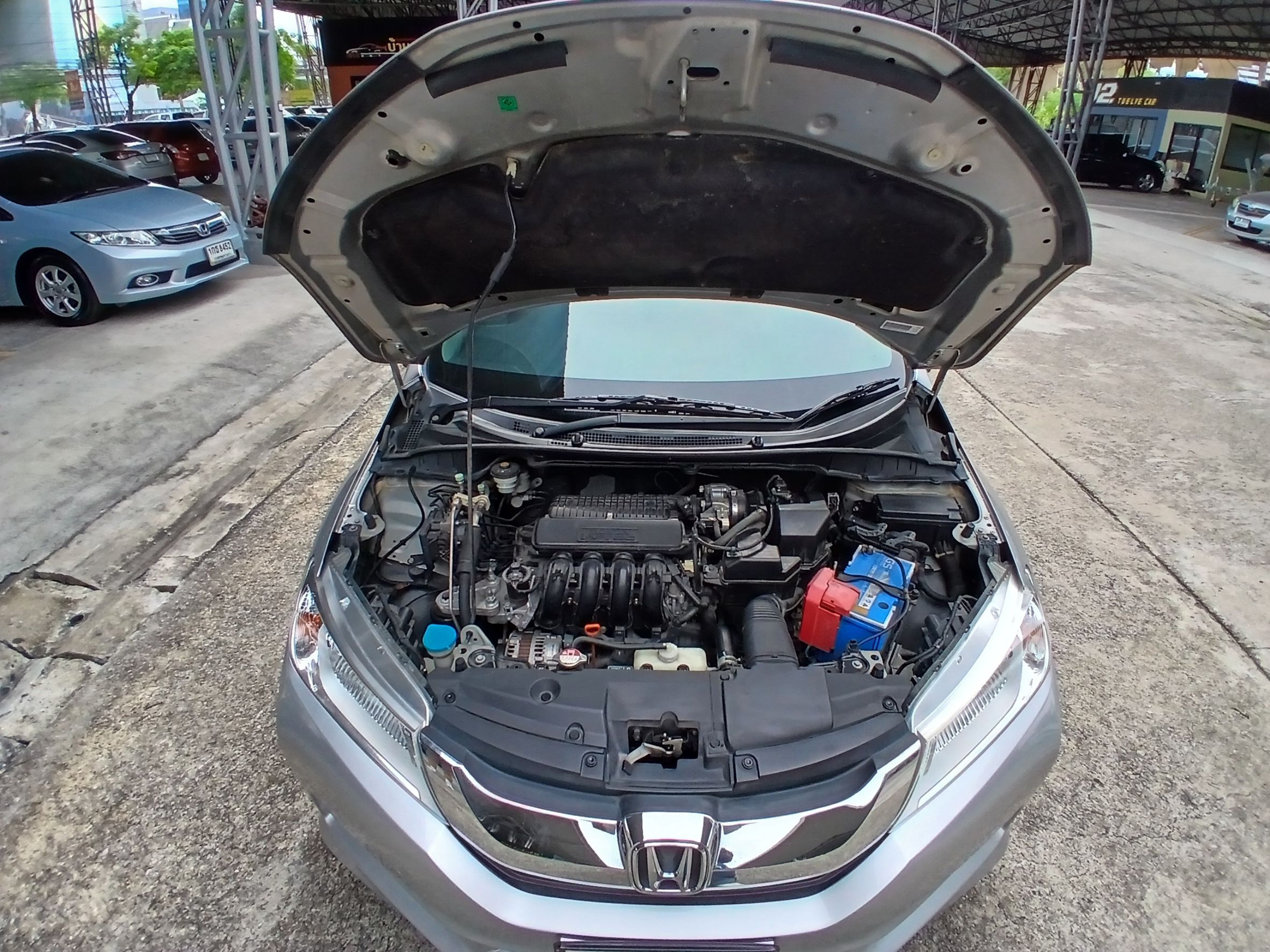 2016 Honda City สีเงิน (รูปที่ 15)
